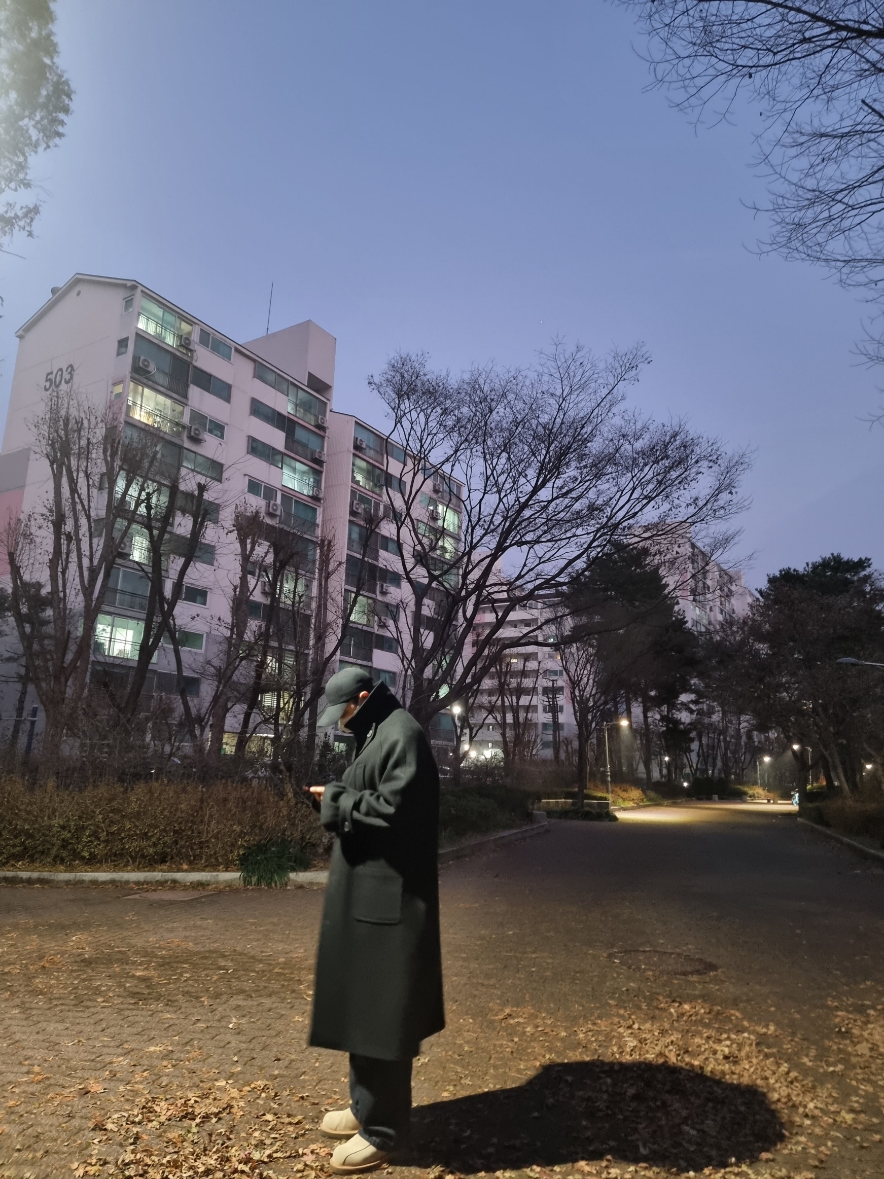 Undermycar Legion.02 Balmacaan Oversized Wool Coat Black 착용 스타일 - 5