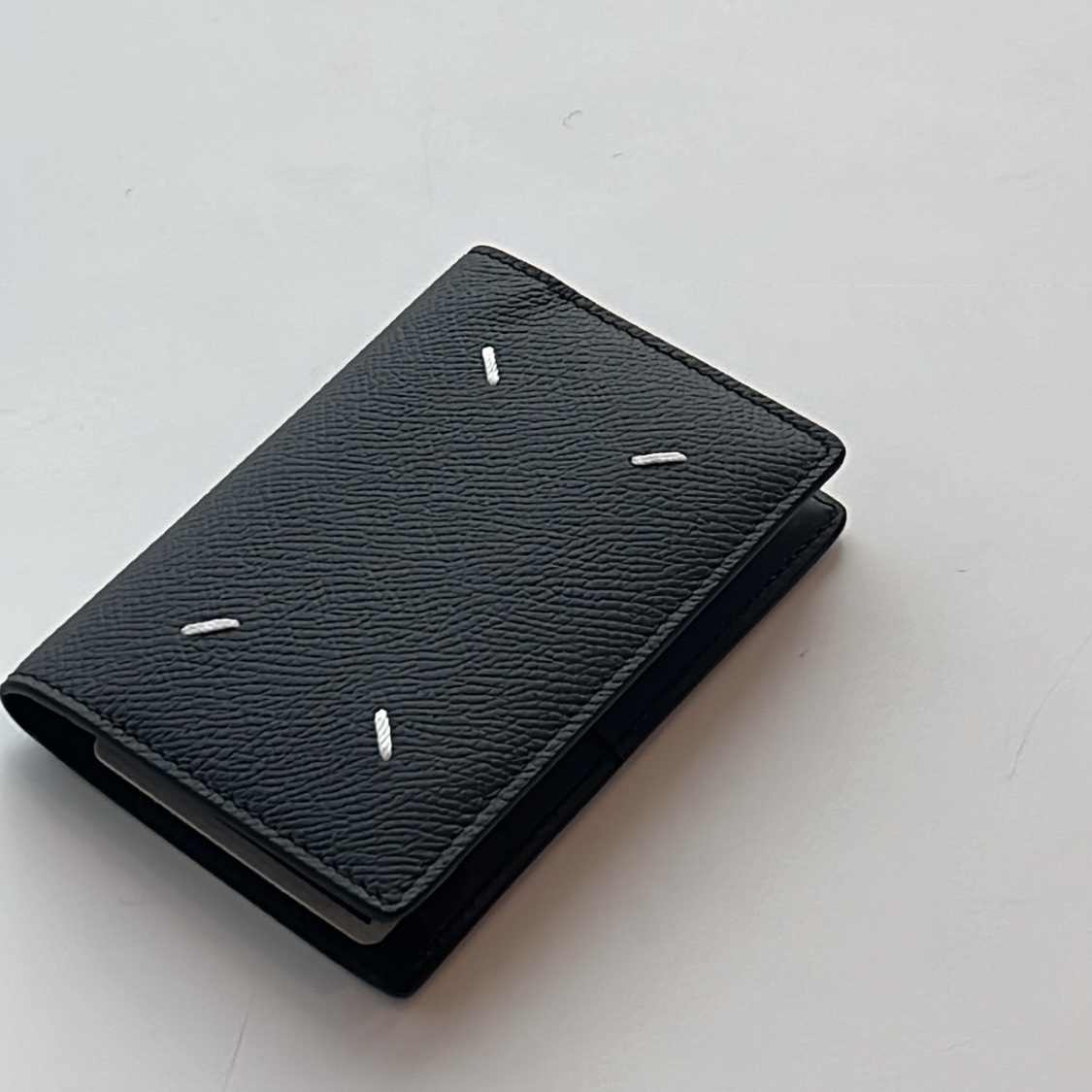 Maison Margiela Leather Bi-Fold Card Holder Black 착용 스타일