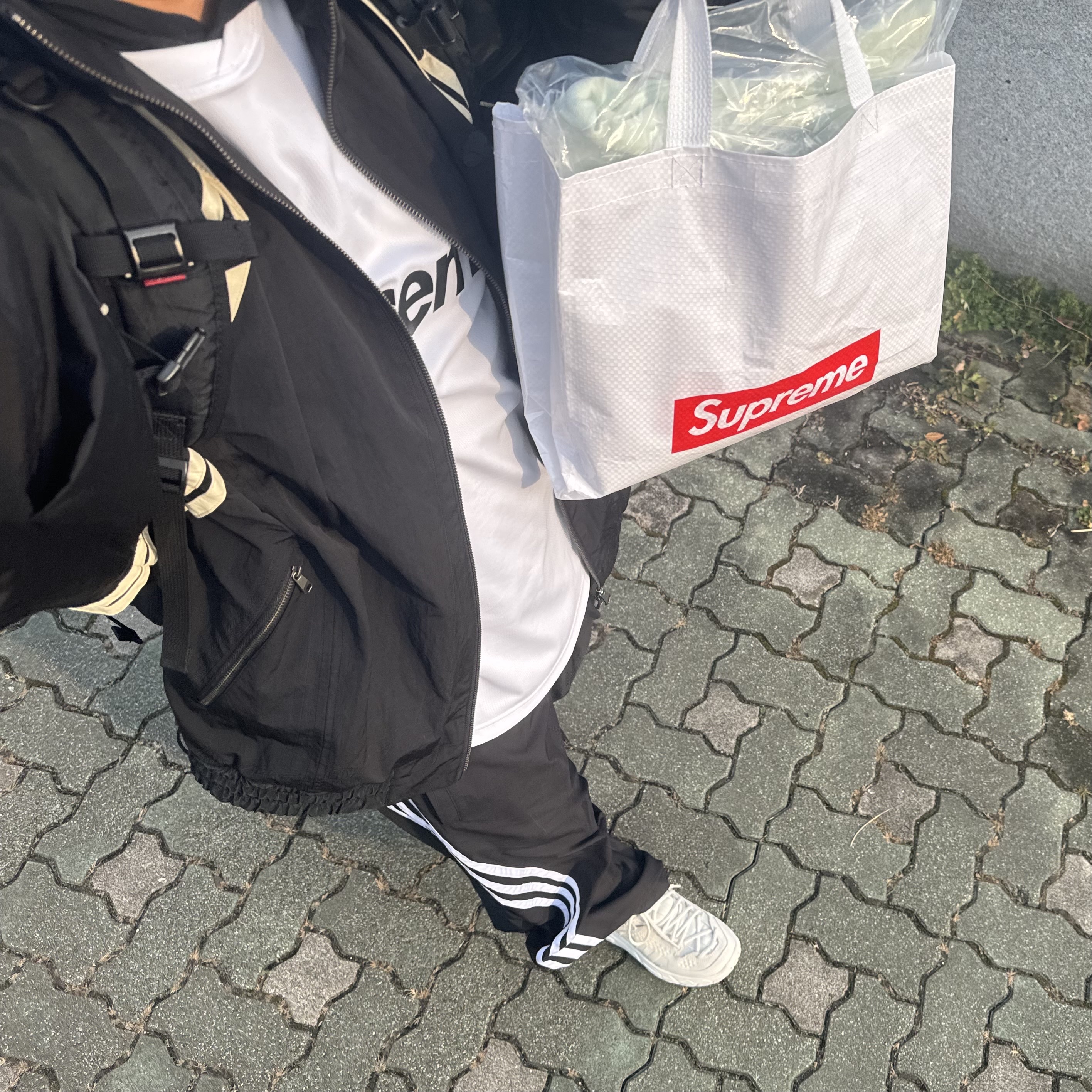 Ader Error Bashar Jumper Noir, Supreme Hooded Soccer Jersey White - 23FW 착용 스타일 - 1