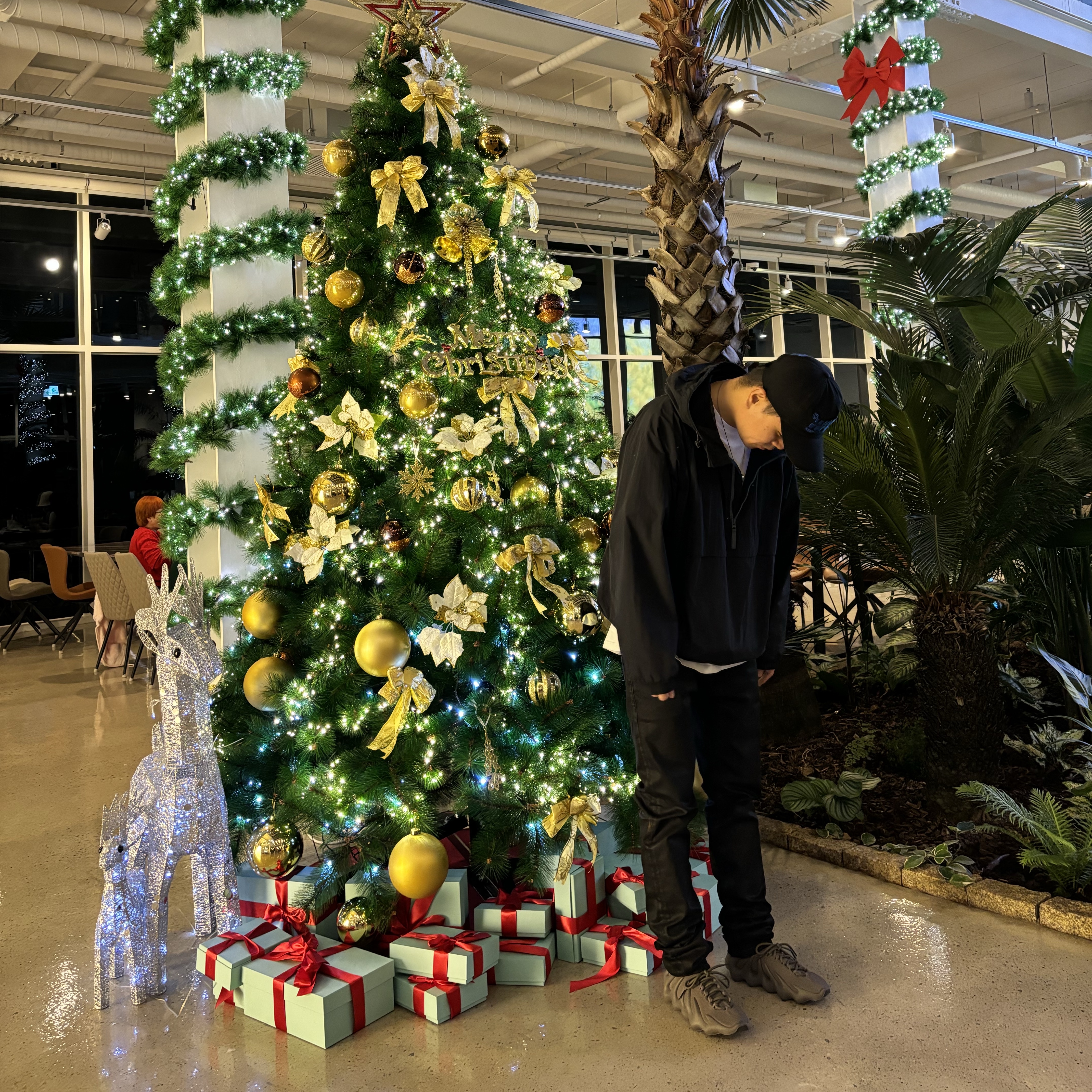 Farfromwhat Wave Cap Black, Undermycar Black Mamba Slim Fit Red Stitch Wax Coating Jeans Rumba Red - 22FW 착용 스타일 - 1