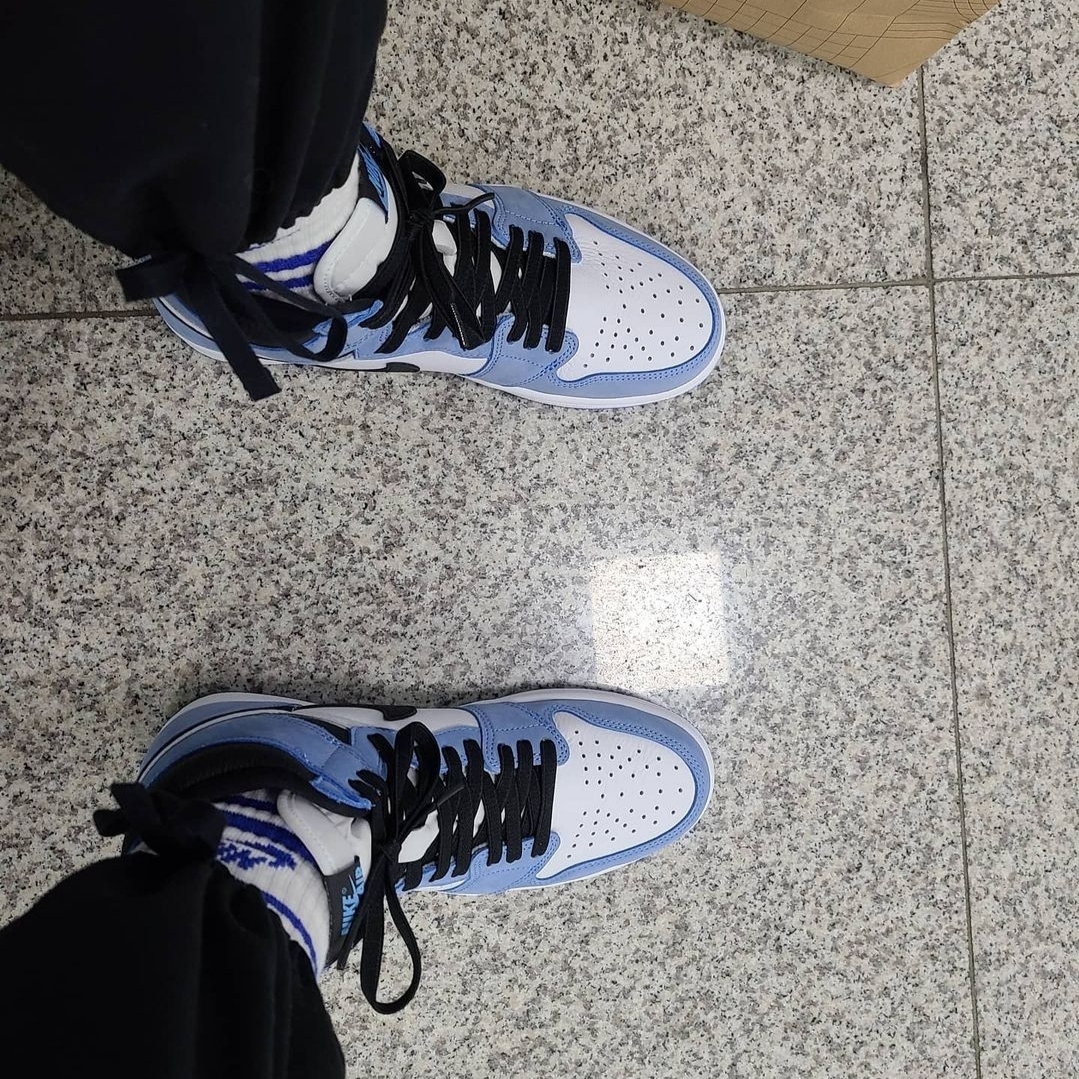 Jordan 1 Retro High OG University Blue 착용 스타일