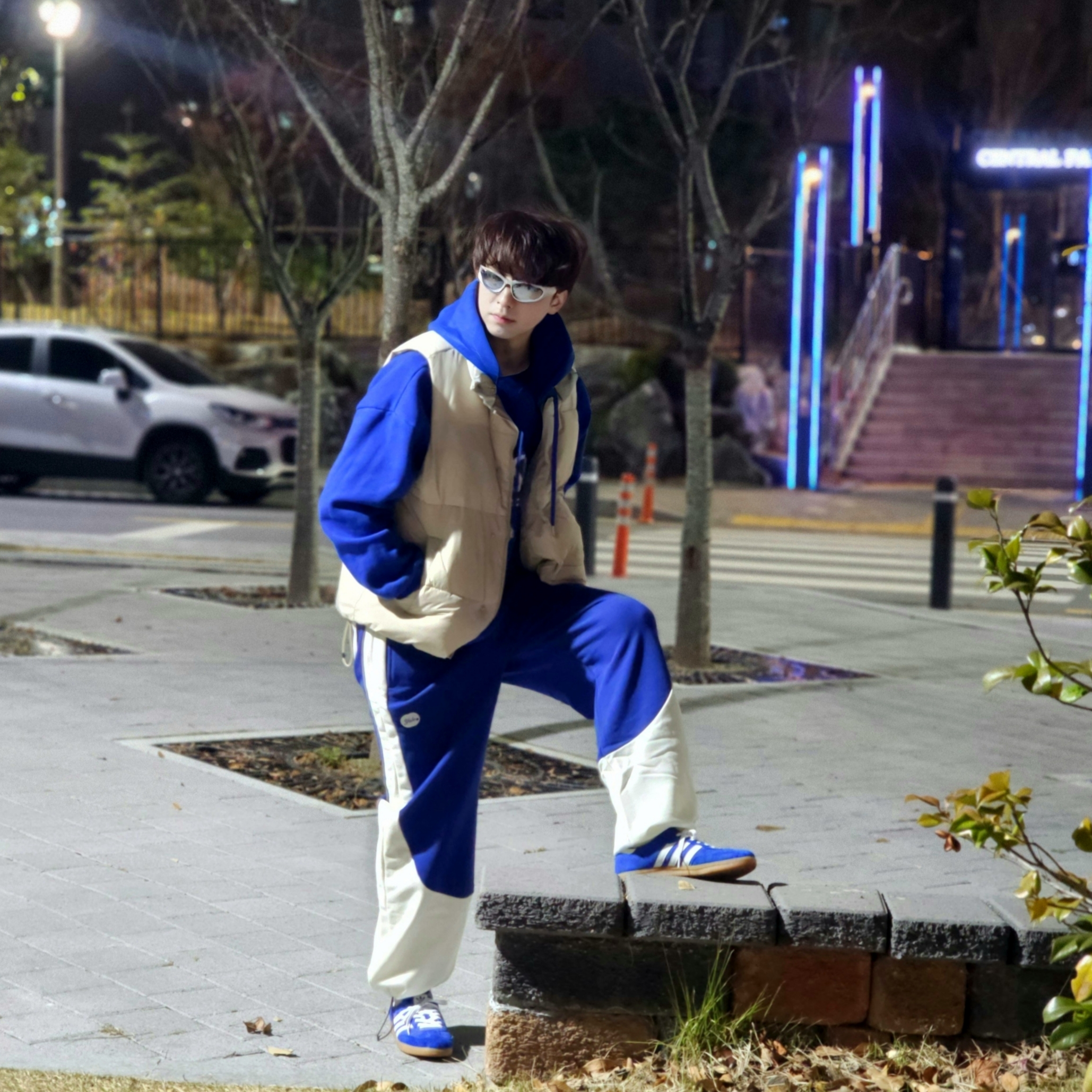 Adidas Samba OG Royal Blue 착용 스타일 - 2