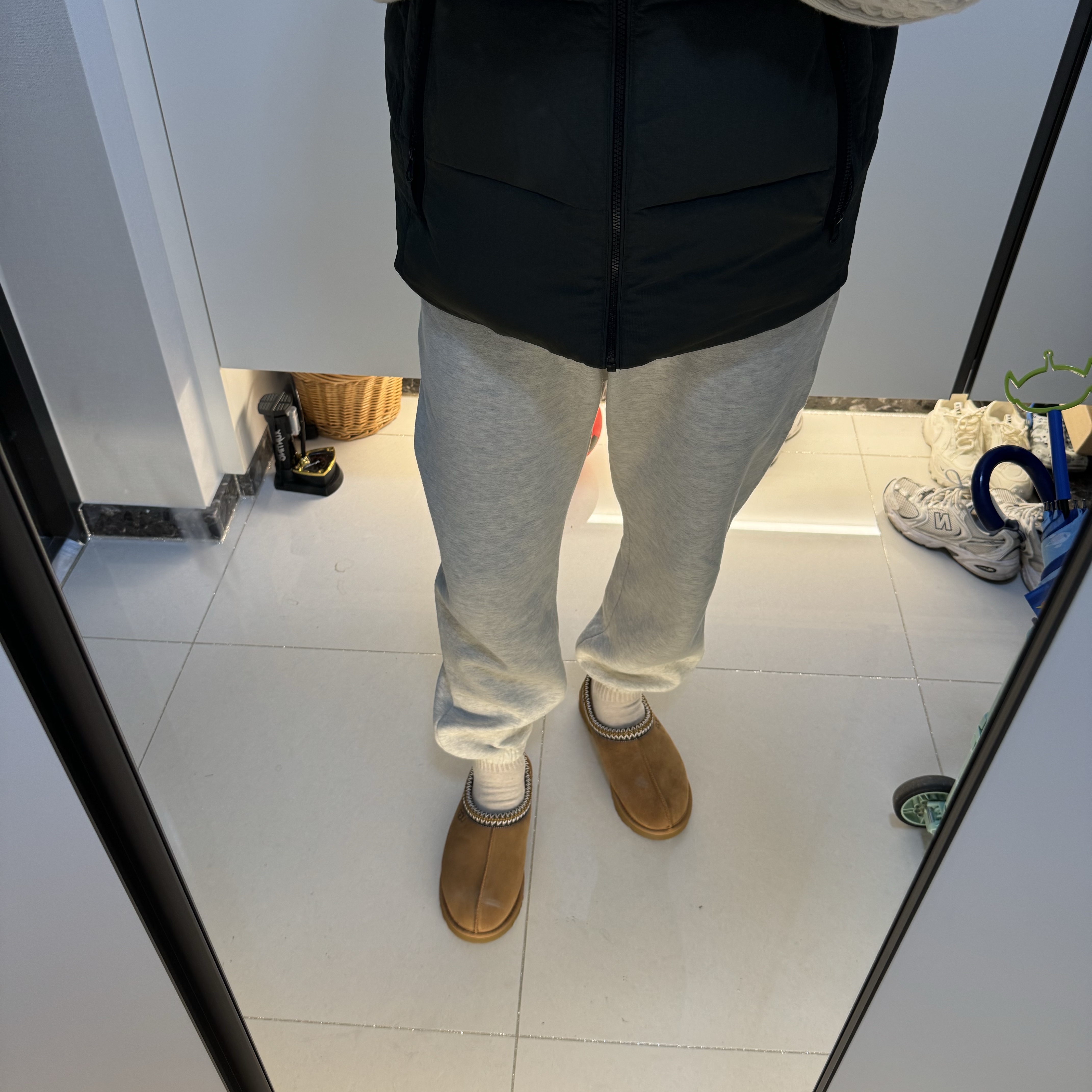 UGG Tasman Slipper Chestnut 착용 스타일 - 3