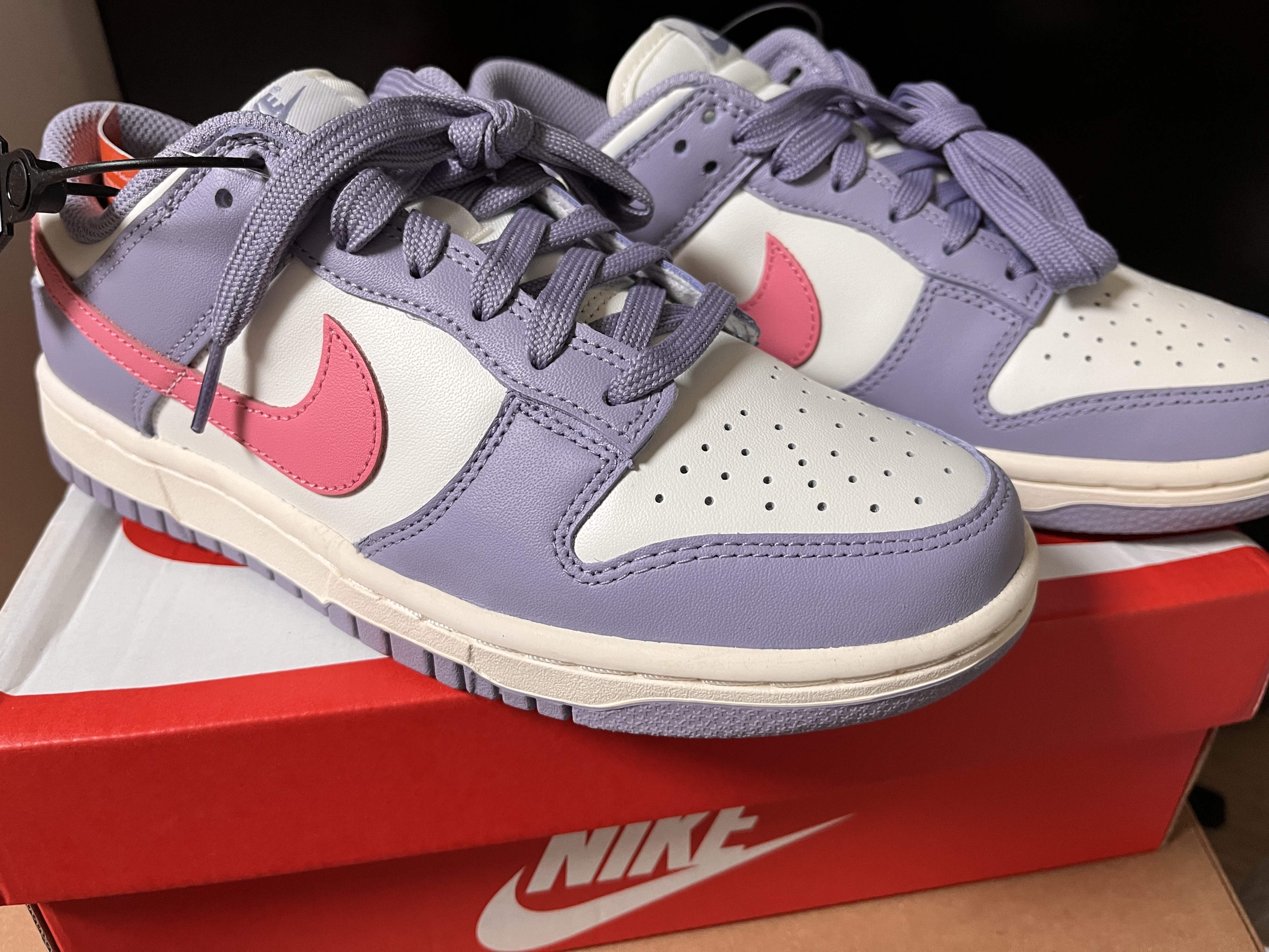 (W) Nike Dunk Low Indigo Haze Coral Chalk 착용 스타일 - 2