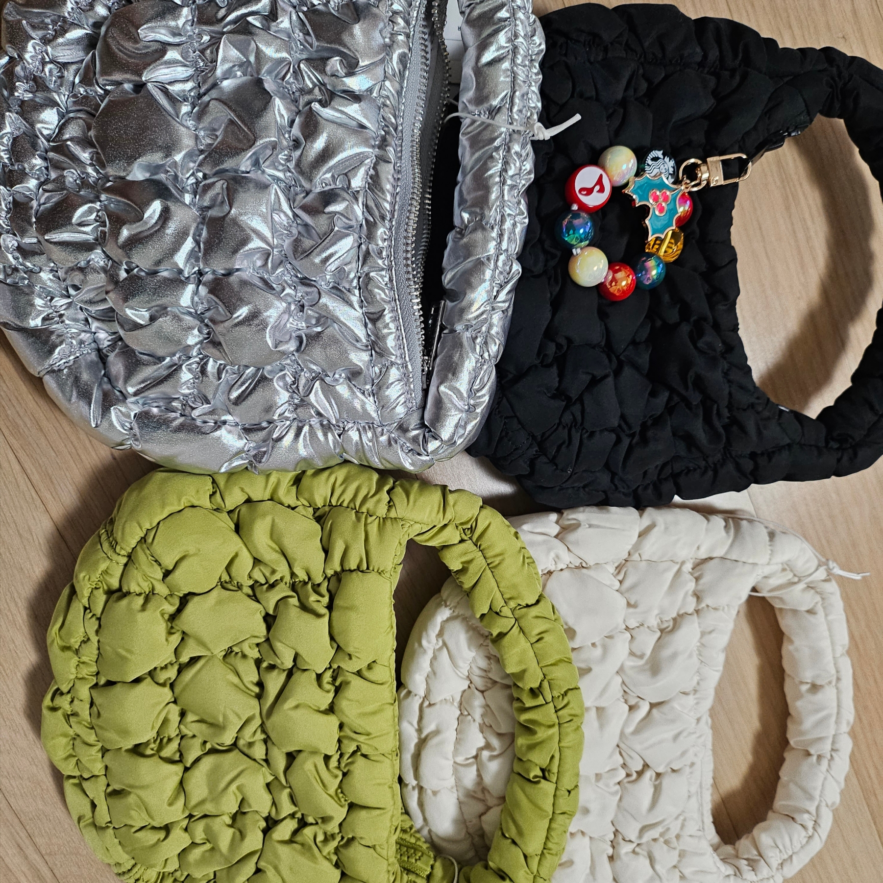 COS Quilted Micro Bag Black, COS Quilted Micro Bag Silver 착용 스타일