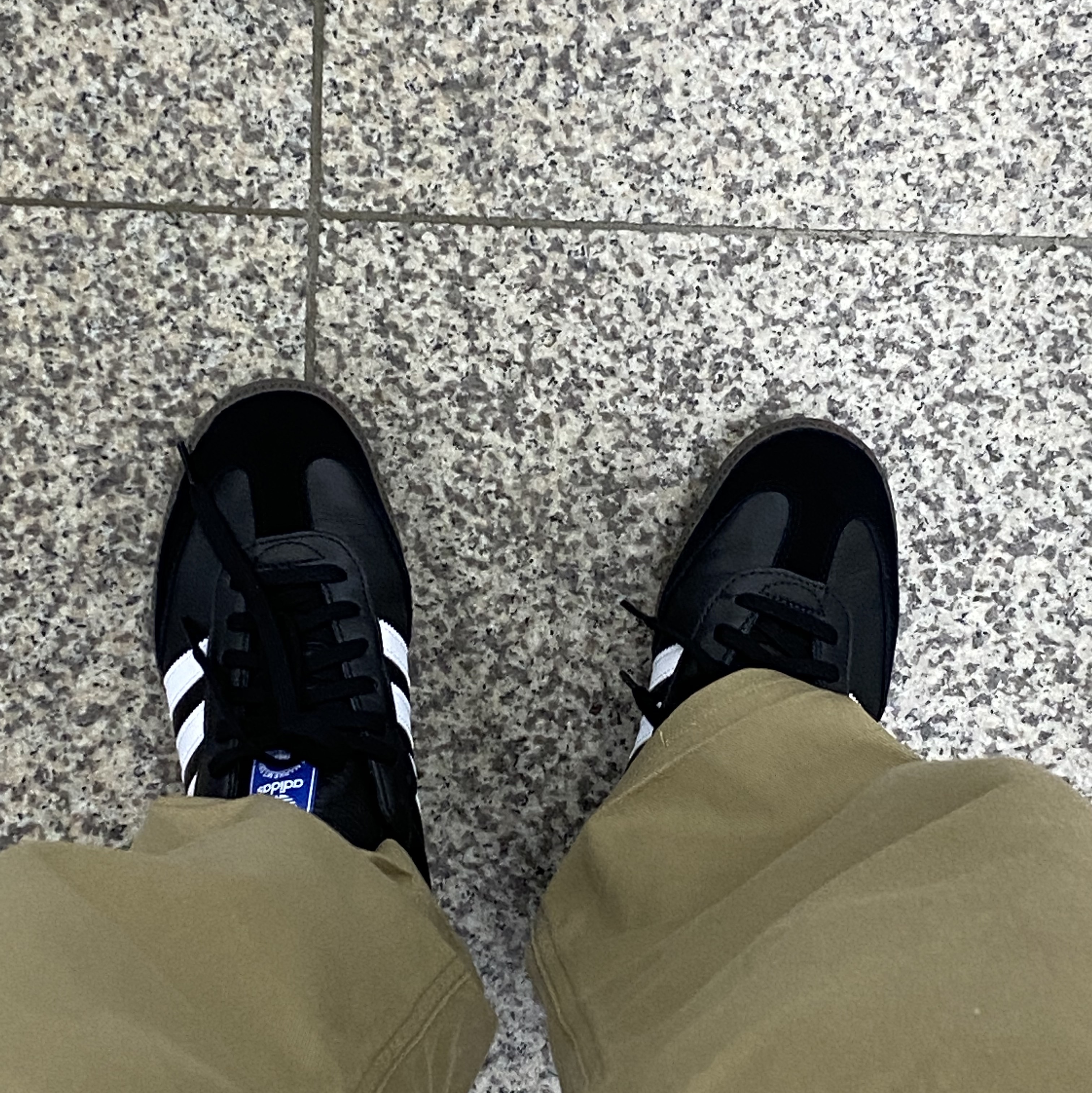 Adidas Samba OG Black White Gum 착용 스타일