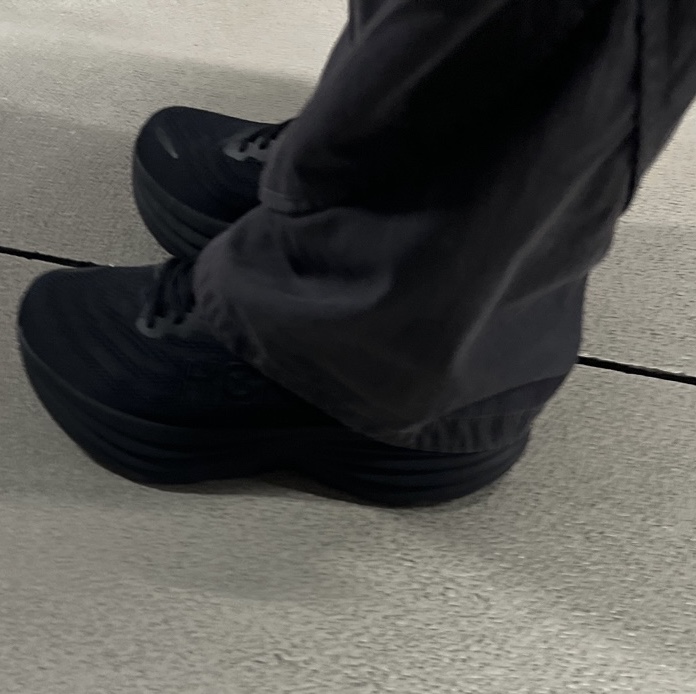 Hoka Bondi 8 Black - Wide 착용 스타일