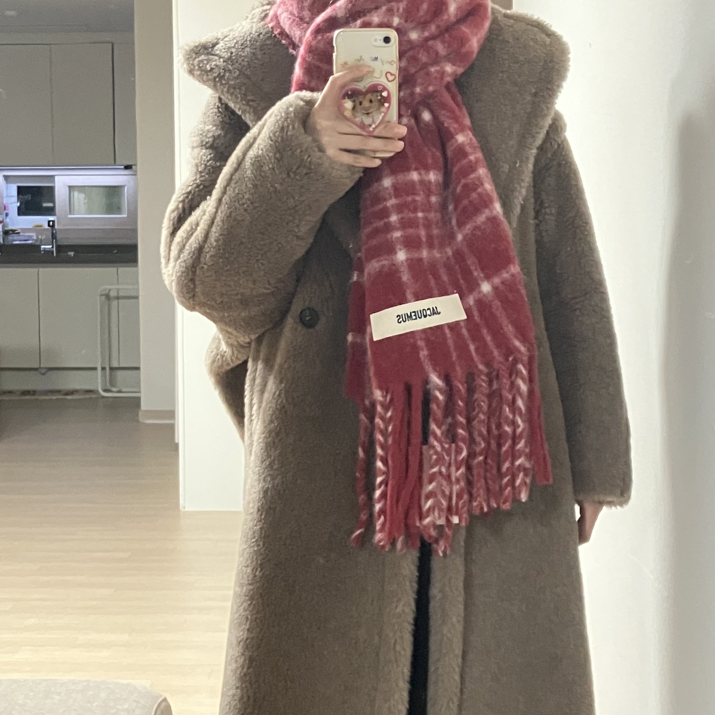 Jacquemus L’echarpe Carro Le Chouchou Jacquard Check Muffler Dark Red, Auralee Hard Twist Denim 5P Pants Indigo 착용 스타일 - 3