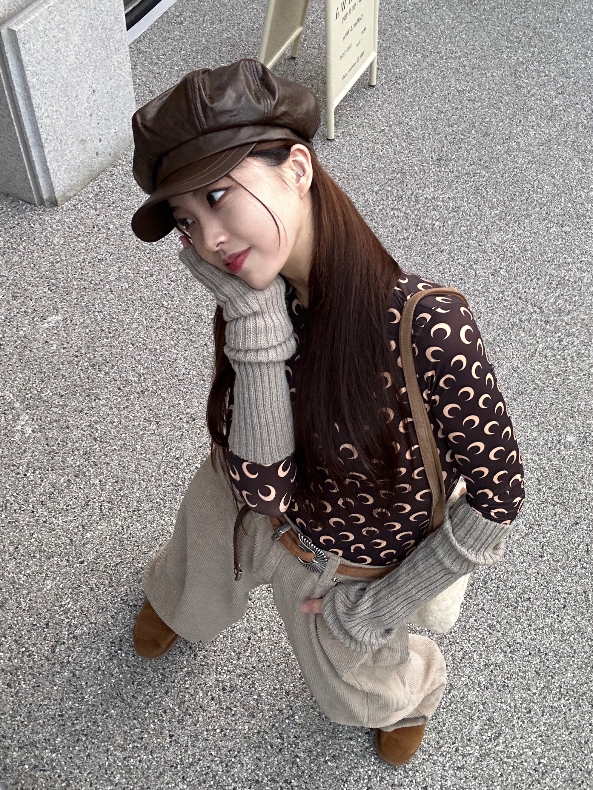 Telfar x UGG Reverse Small Shopping Bag Natural, (W) UGG Classic Mini II Boots Chestnut 착용 스타일 - 1