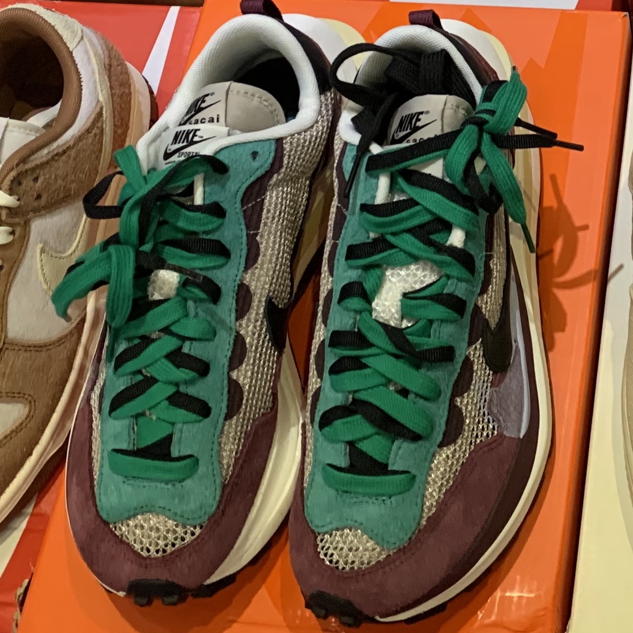 Nike x Sacai VaporWaffle String & Black Villain Red 착용 스타일