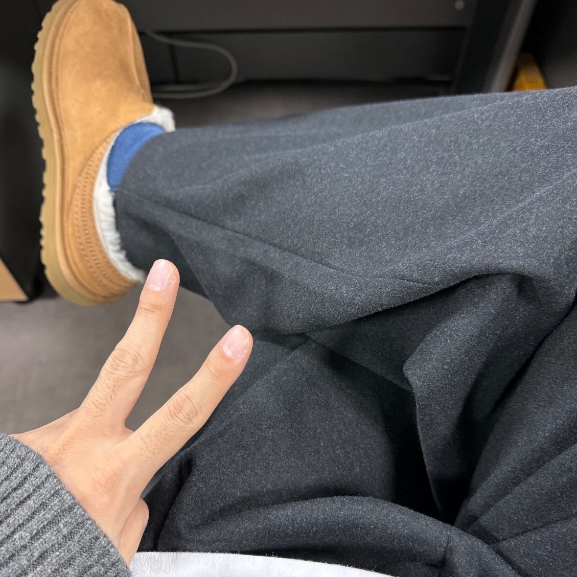 UGG Neuman Chestnut 착용 스타일 - 1