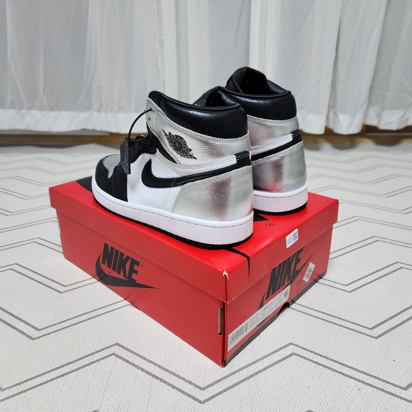(W) Jordan 1 Retro High OG Silver Toe 착용 스타일 - 4