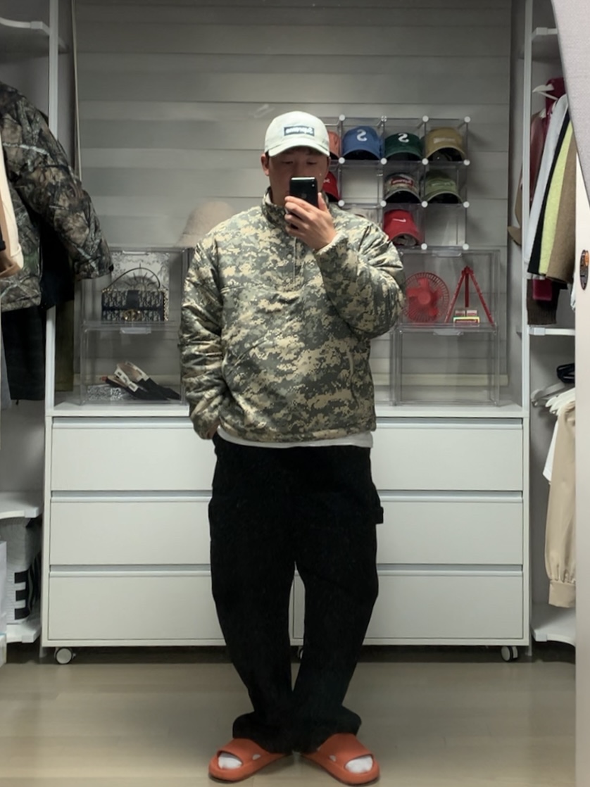 Supreme Polartec Shearling Reversible Pullover Natural - 23FW, Supreme Denim Camp Cap Dirty Indigo - 23SS 착용 스타일 - 1