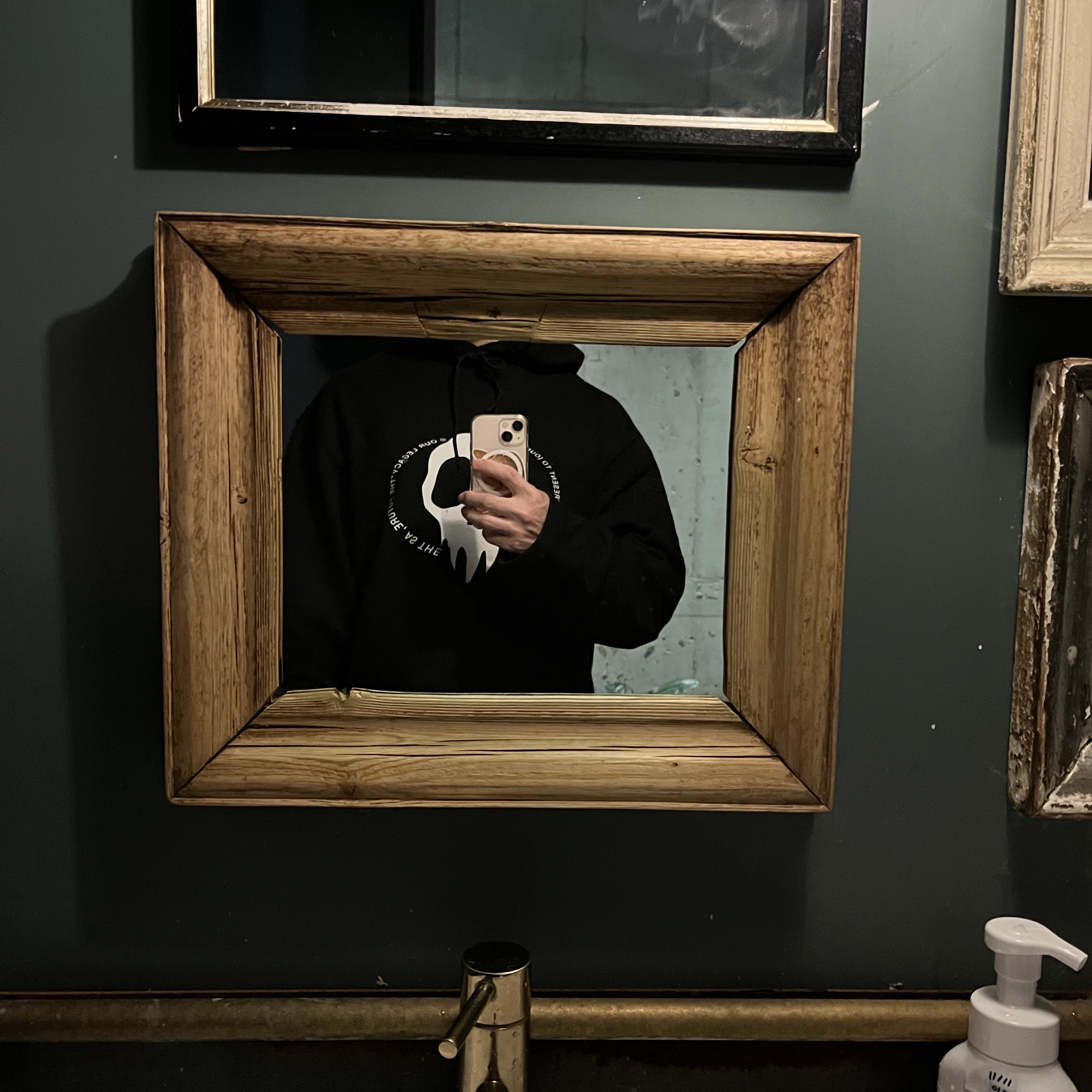 Our Legacy Loose Hoodie Maverick Skull Print Black 착용 스타일