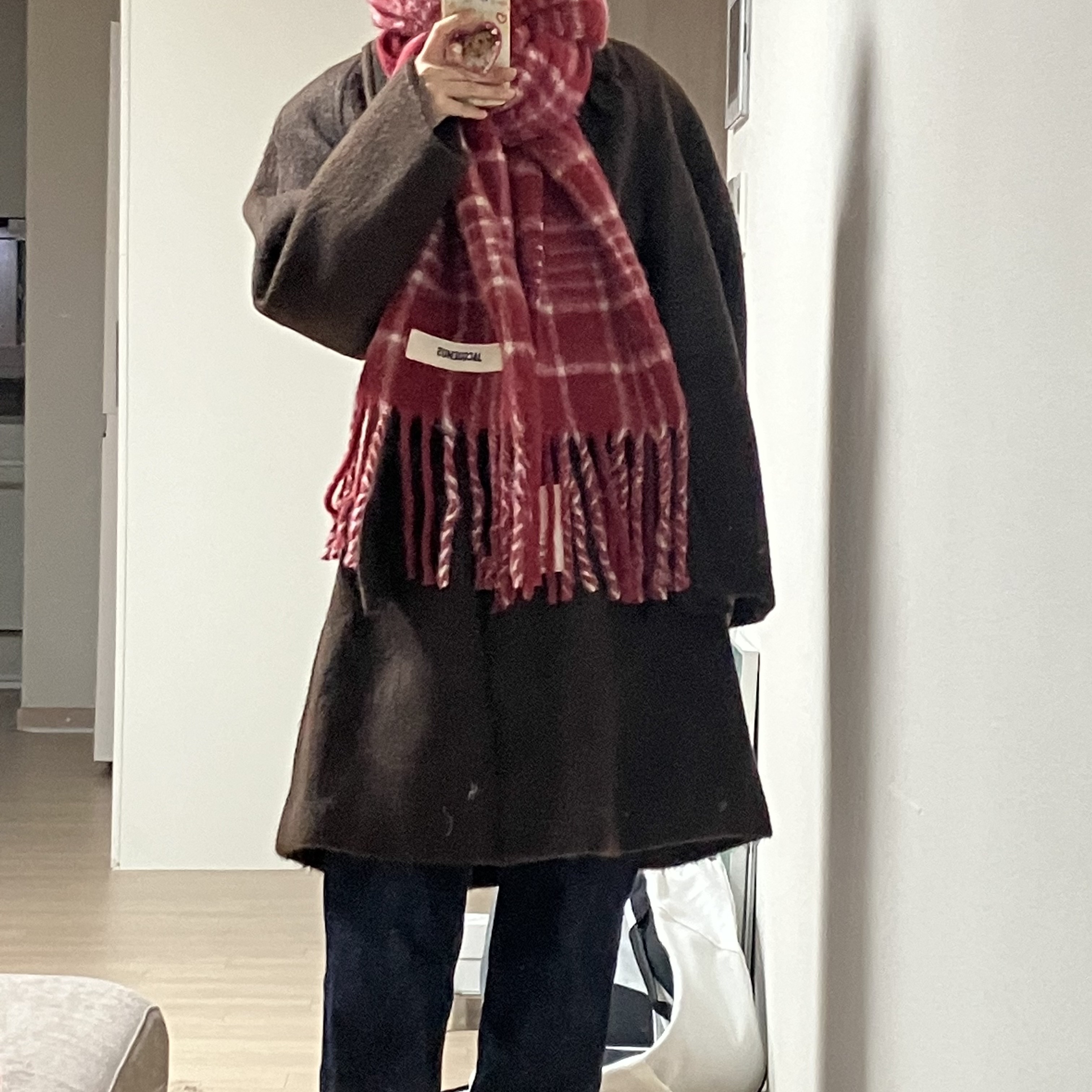 Jacquemus L’echarpe Carro Le Chouchou Jacquard Check Muffler Dark Red, Auralee Hard Twist Denim 5P Pants Indigo 착용 스타일 - 2