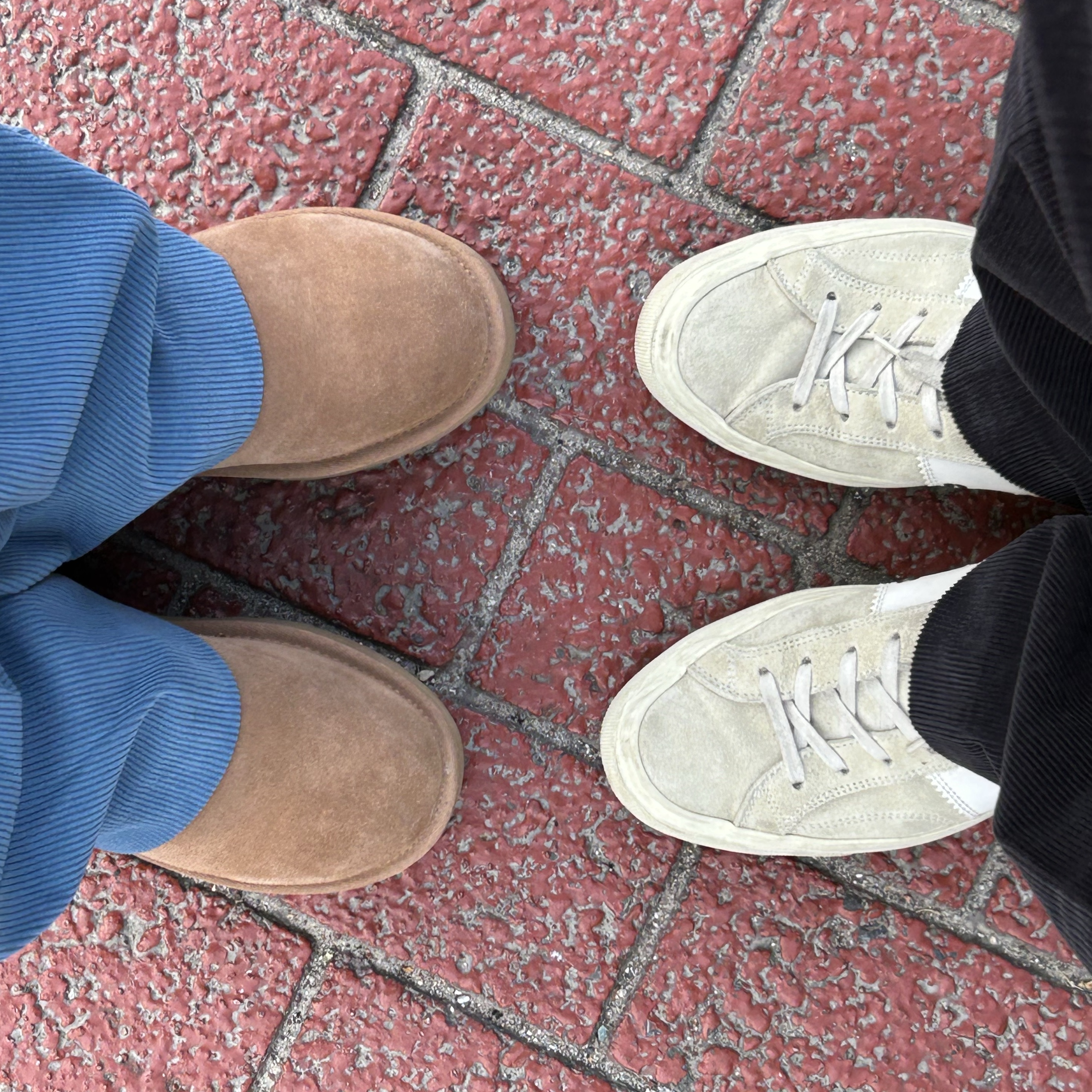 (W) UGG Classic Ultra Mini Platform Boots Chestnut, Tom Ford Suede Cambridge Sneakers Marble Cream 착용 스타일
