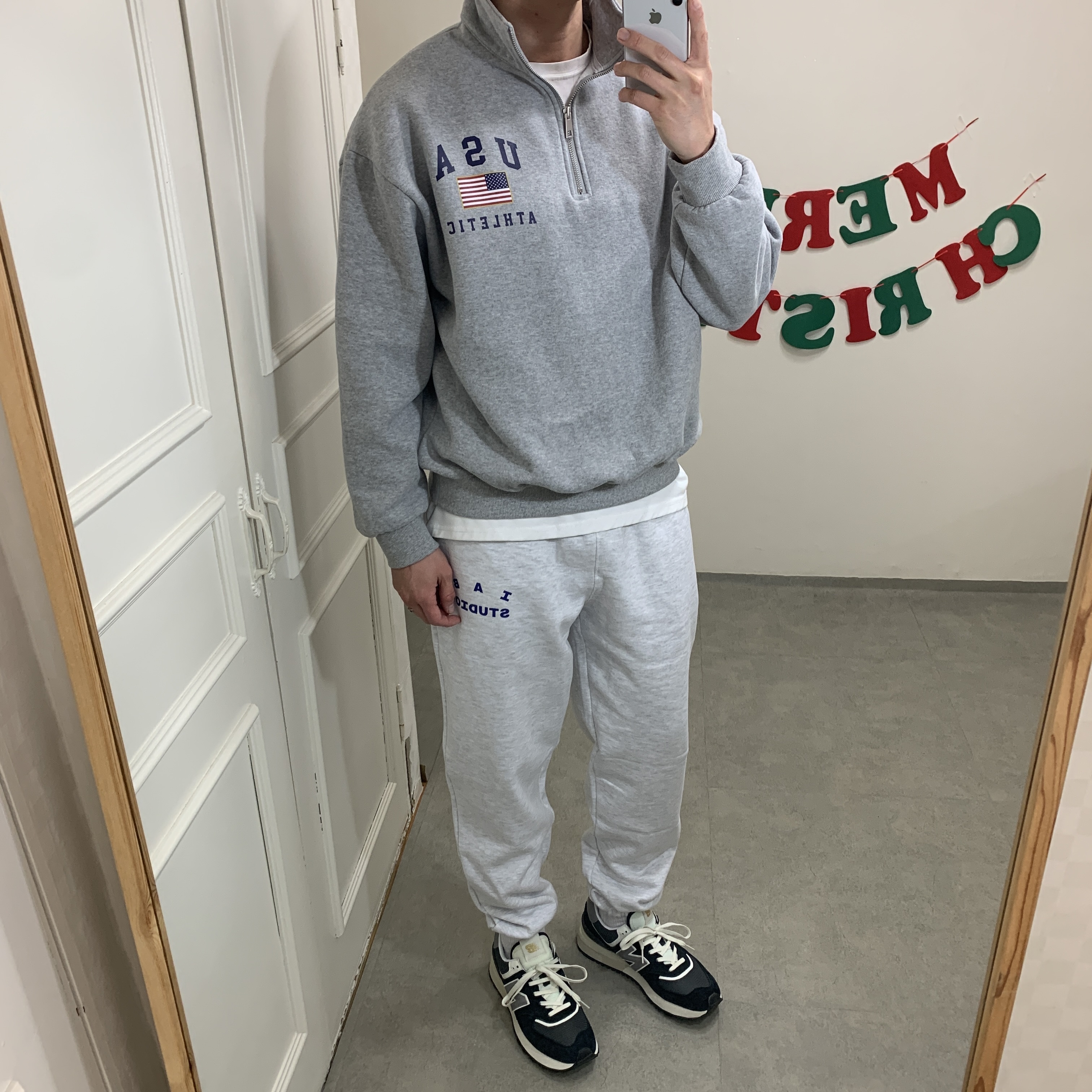 IAB Studio Sweatpants Light Gray, New Balance 574 Legacy Black 착용 스타일 - 3