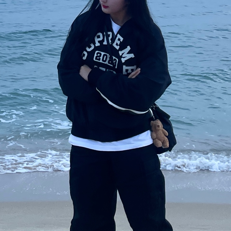 Supreme Applique Hooded Track Jacket Black - 23SS, Supreme Small Box T-Shirt White 착용 스타일
