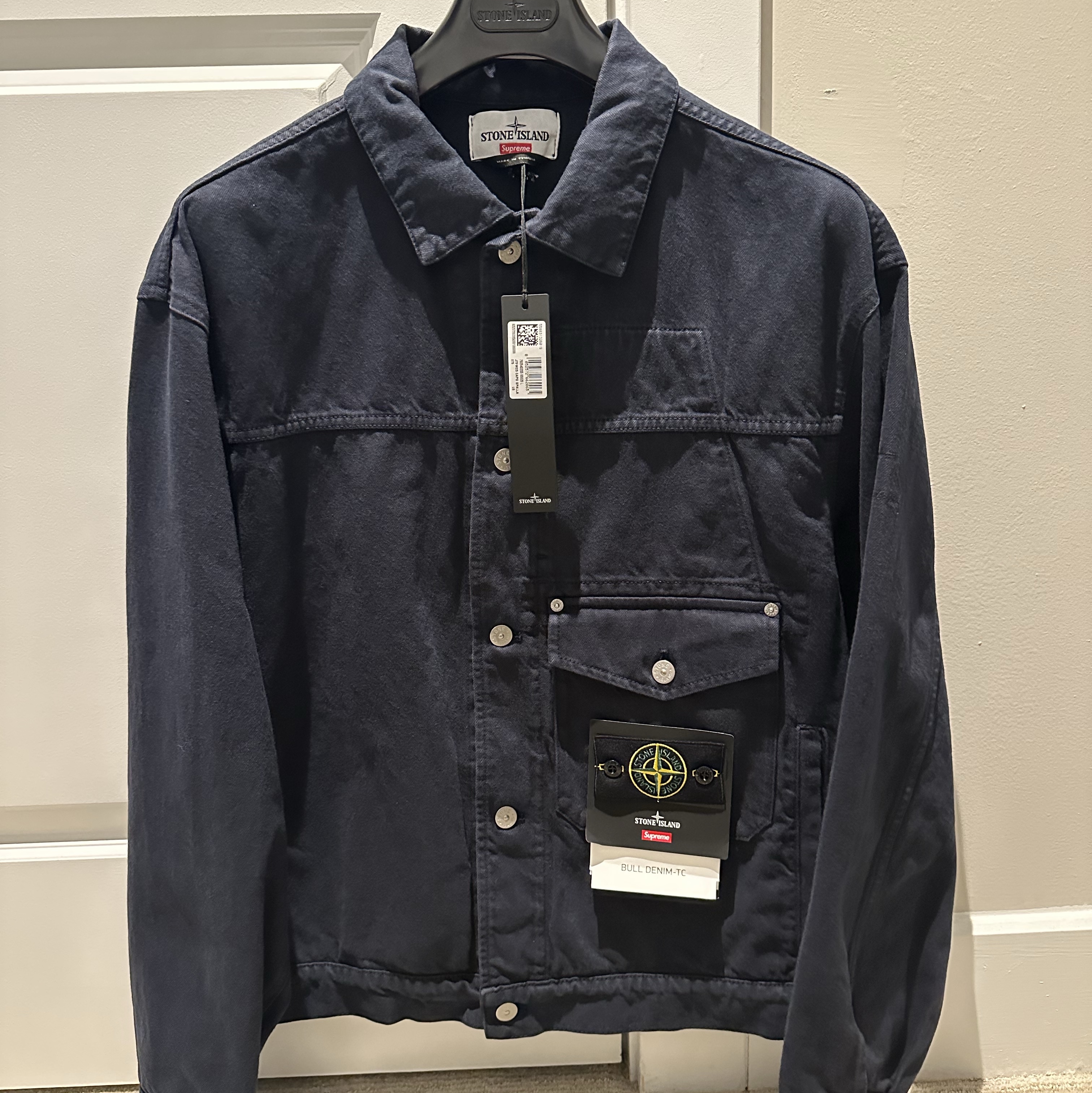 Supreme x Stone Island Denim Trucker Jacket Navy - 23FW 착용 스타일 - 2
