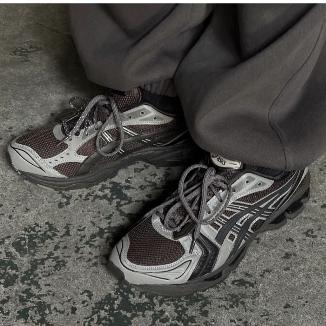 Asics x Atmos x Undermycar Gel-Kayano 14 Pepper Black 착용 스타일 - 1