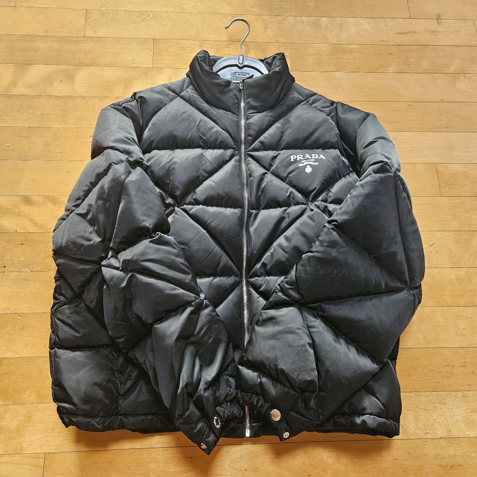 Prada Re-Nylon Down Jacket Black 착용 스타일