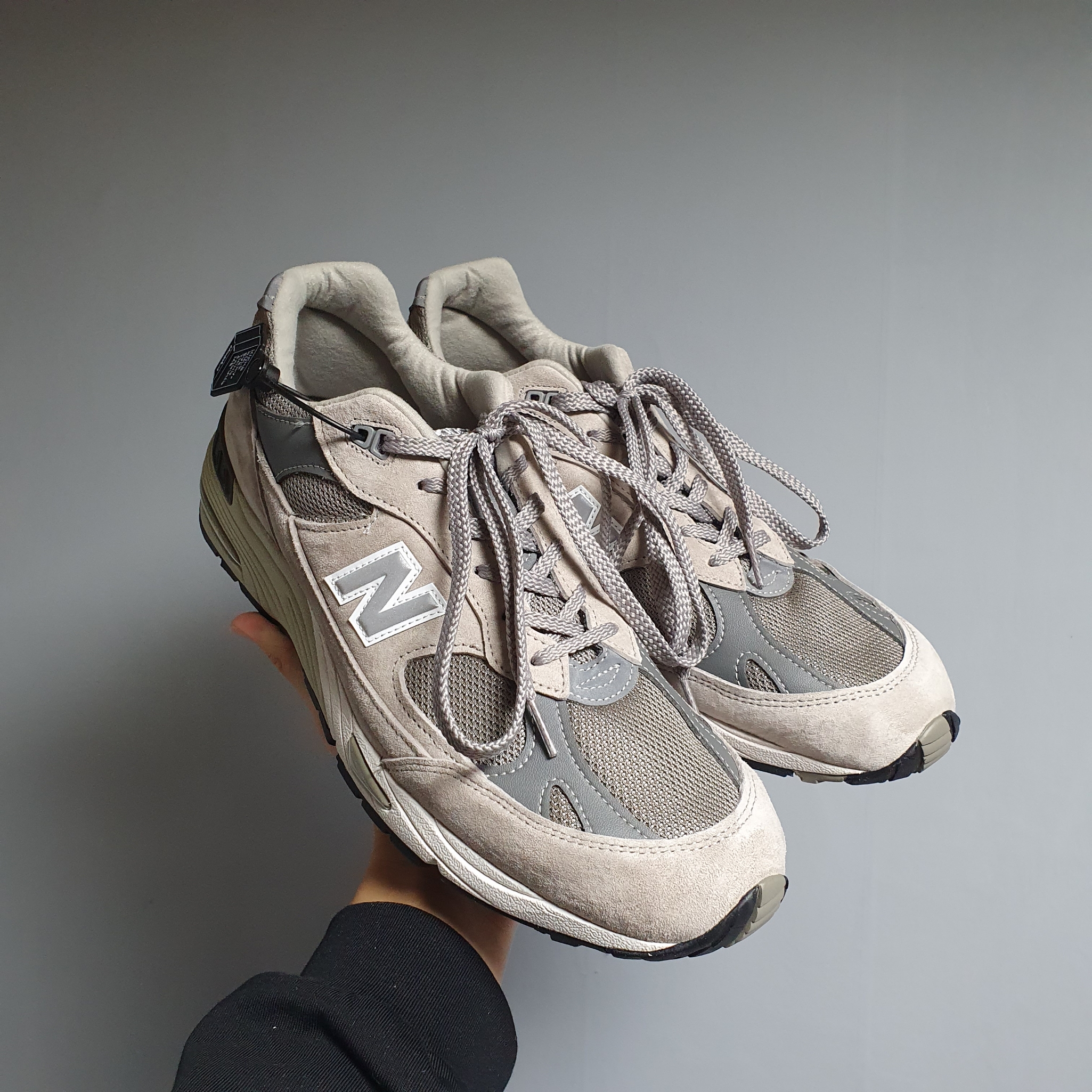 New Balance 991 Made in UK Grey 착용 스타일 - 1