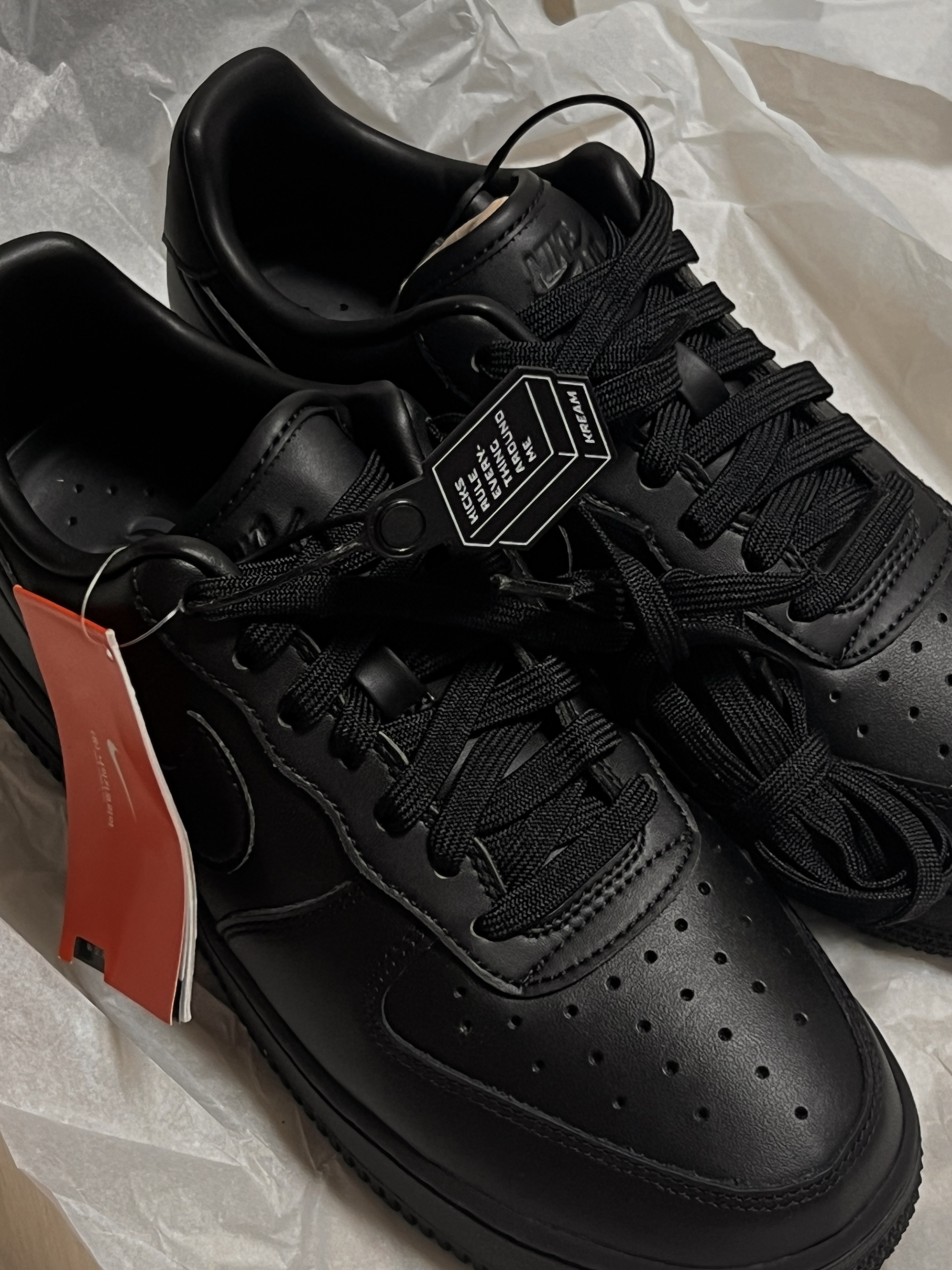 Nike Air Force 1 '07 Fresh Black 착용 스타일 - 1
