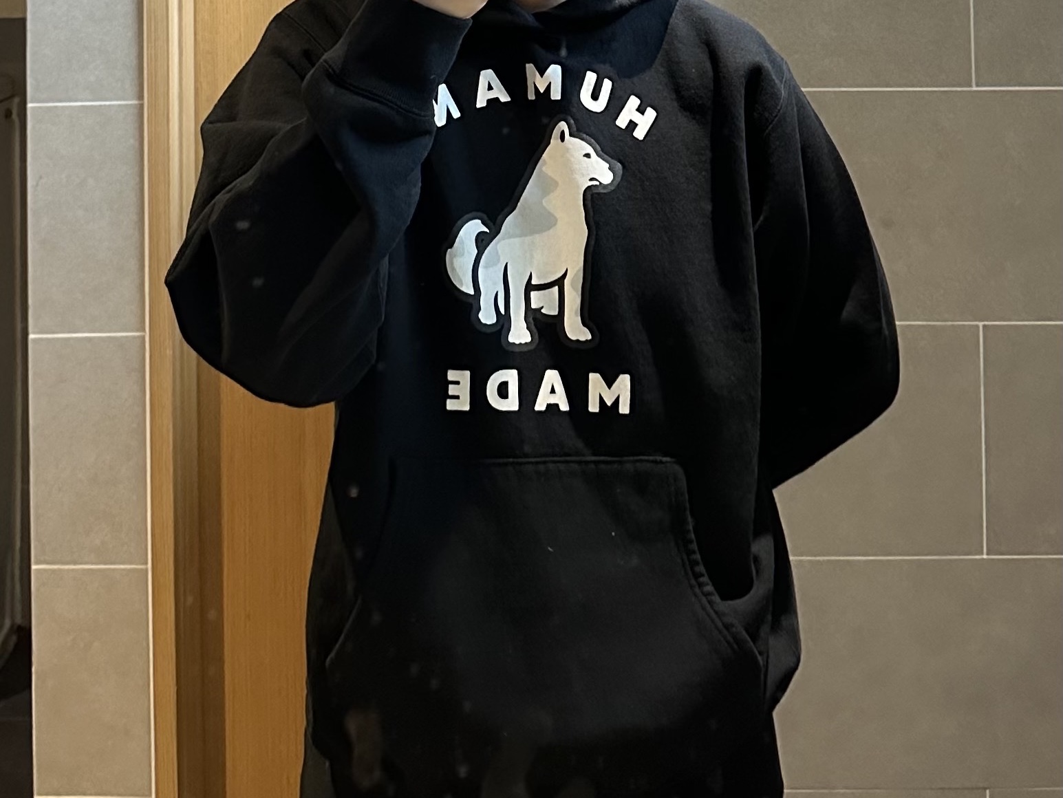 Human Made Worksout 20th Anniversary Jindo Dog Heavt Weight Hoodie Black 착용 스타일
