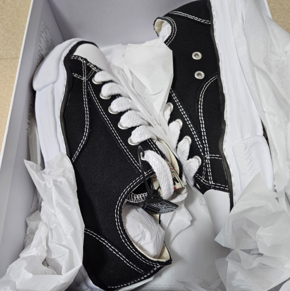 Maison Mihara Yasuhiro Peterson OG Sole Canvas Low Sneakers Black 착용 스타일