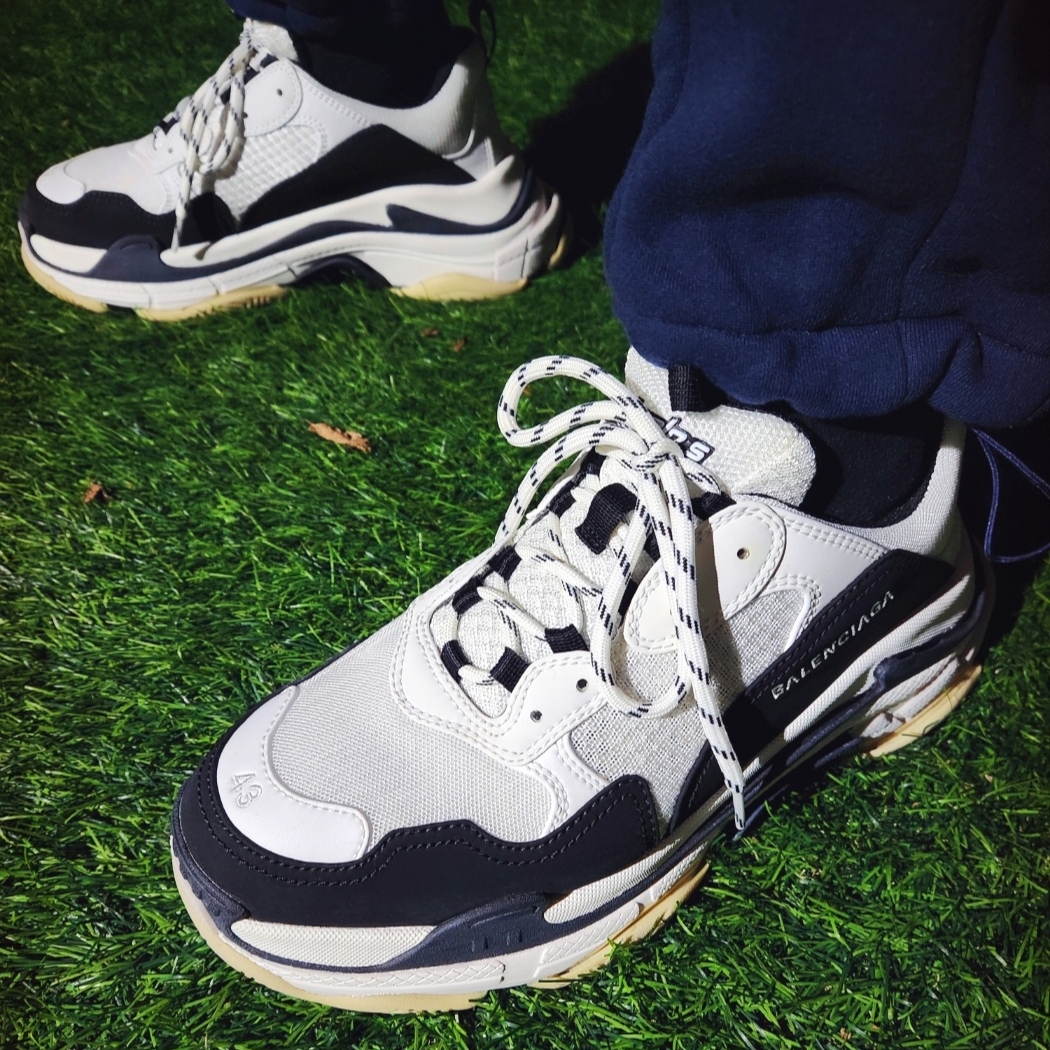 Balenciaga Triple S Trainer White Black 착용 스타일 - 5