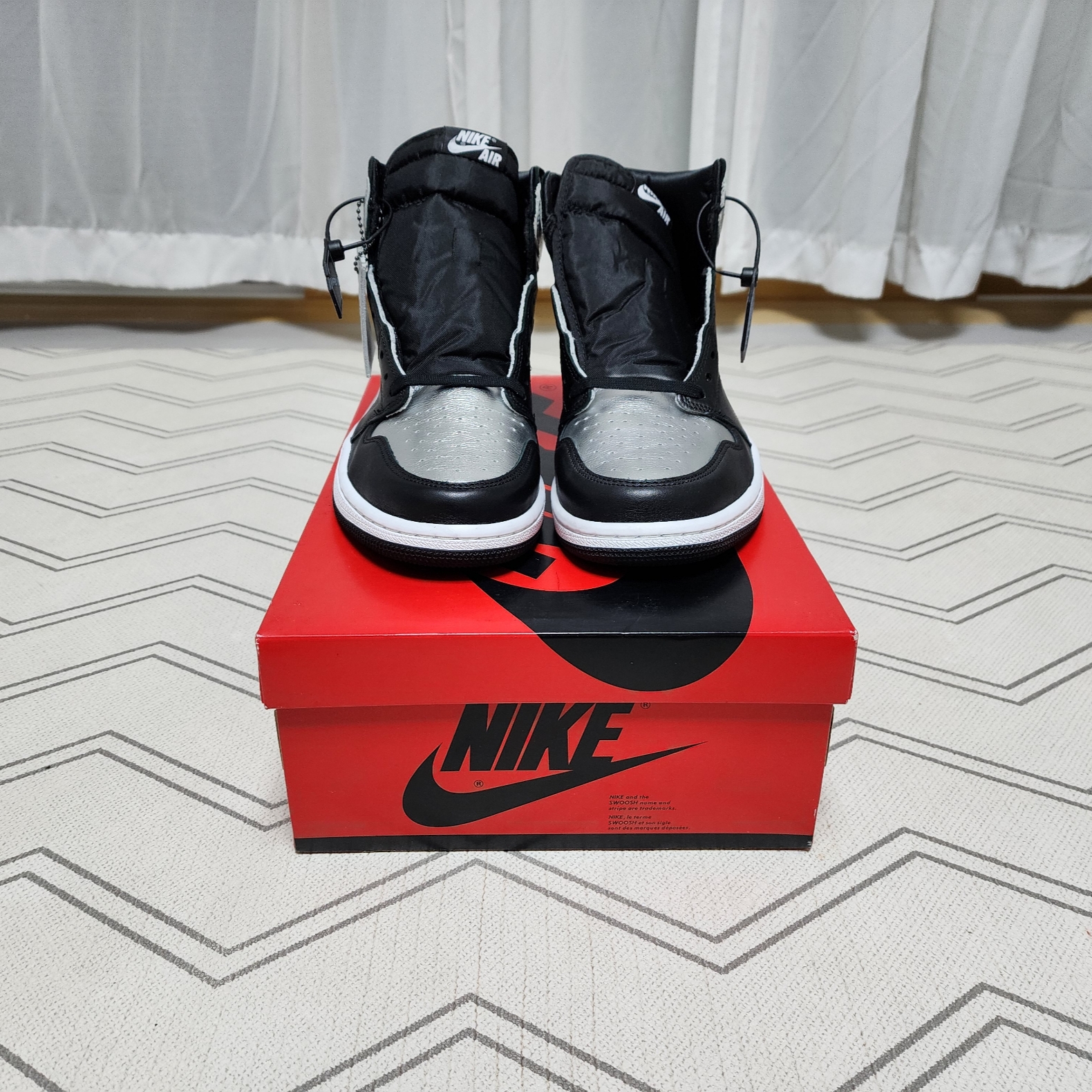 (W) Jordan 1 Retro High OG Silver Toe 착용 스타일 - 3