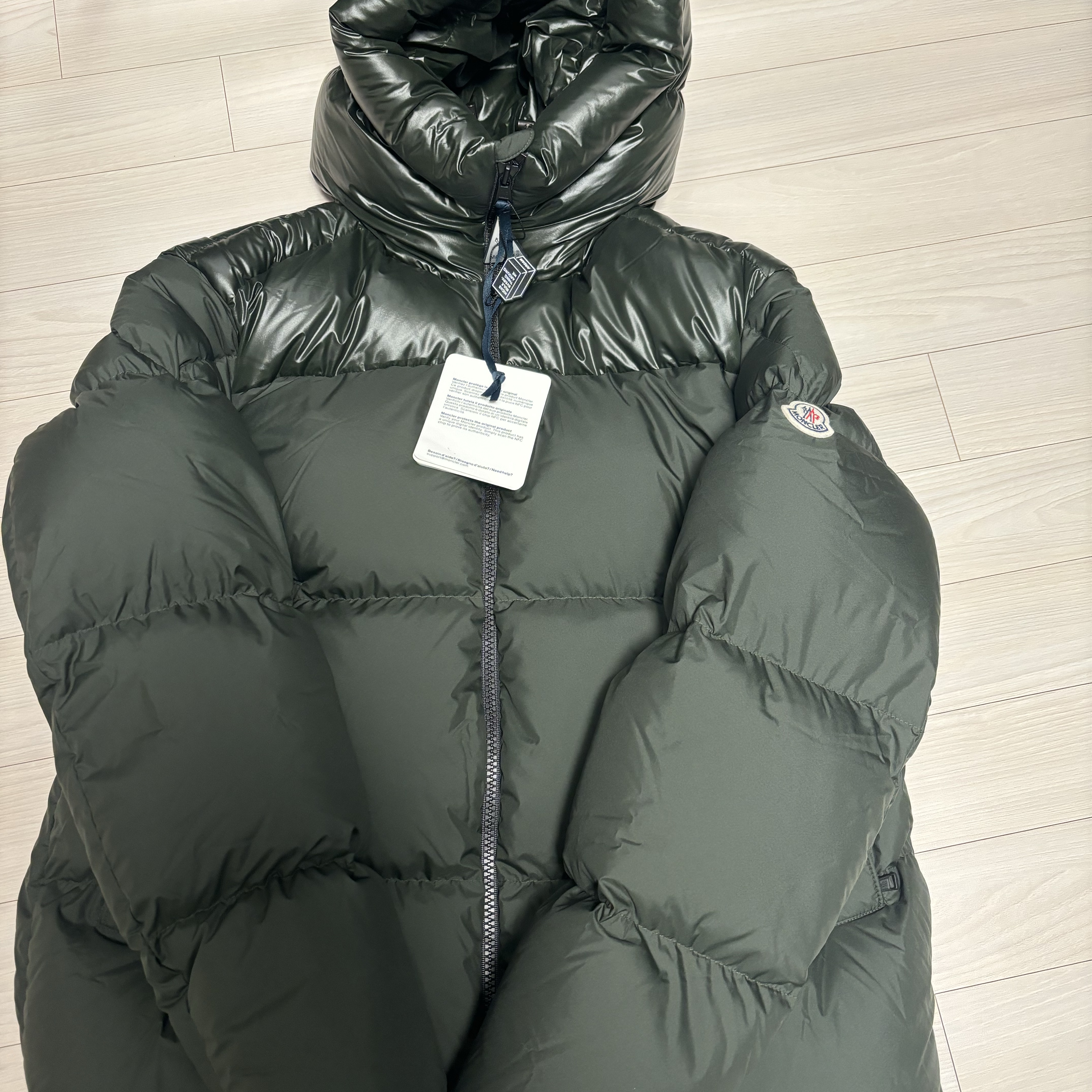Moncler Damavand Short Down Jacket Ivy Green - 22FW 착용 스타일