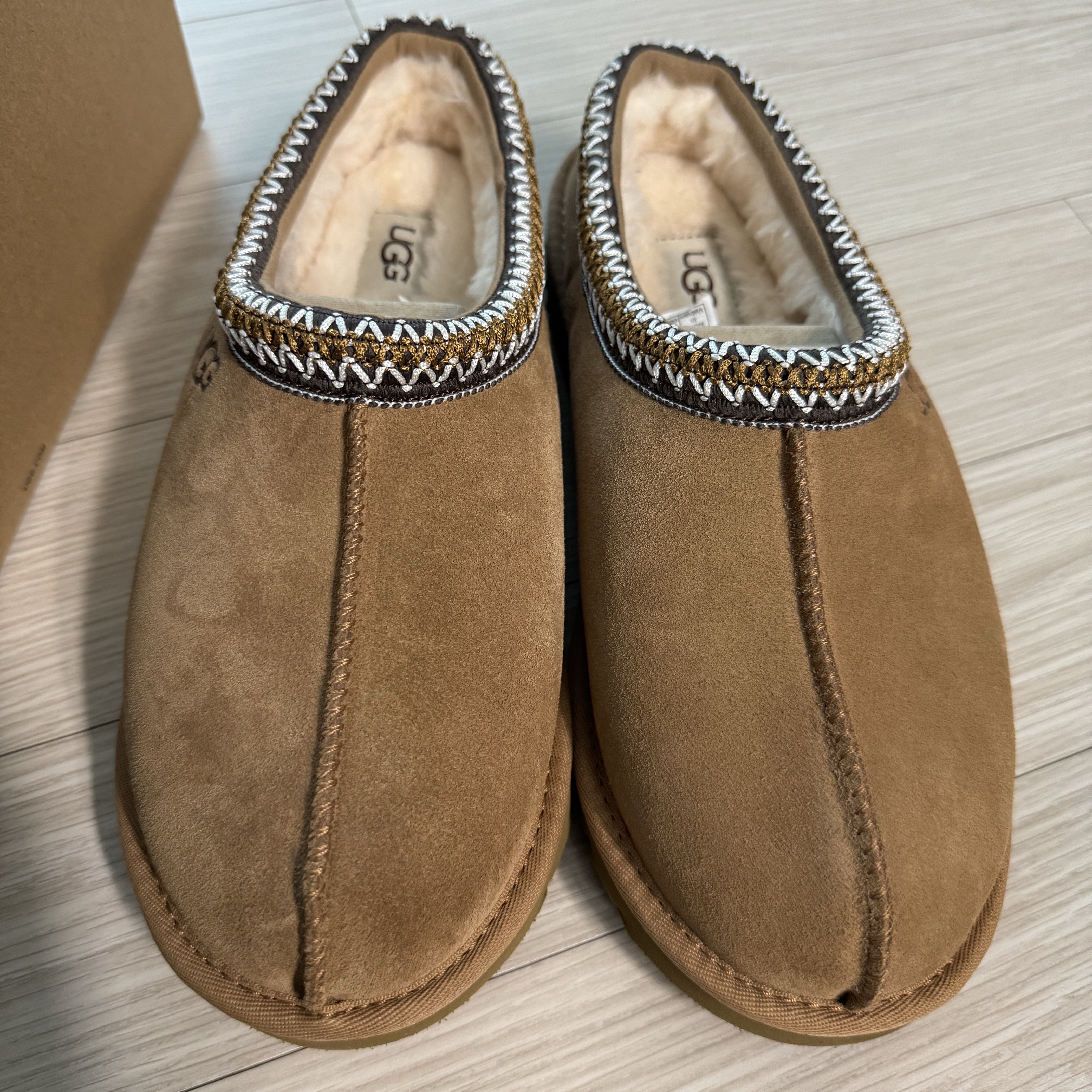 UGG Tasman Slipper Chestnut 착용 스타일 - 2