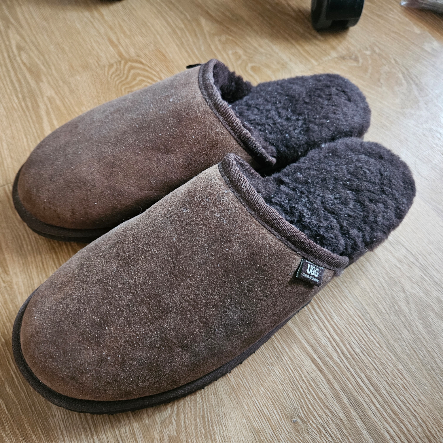 UGG Classic Slip-On Black 착용 스타일