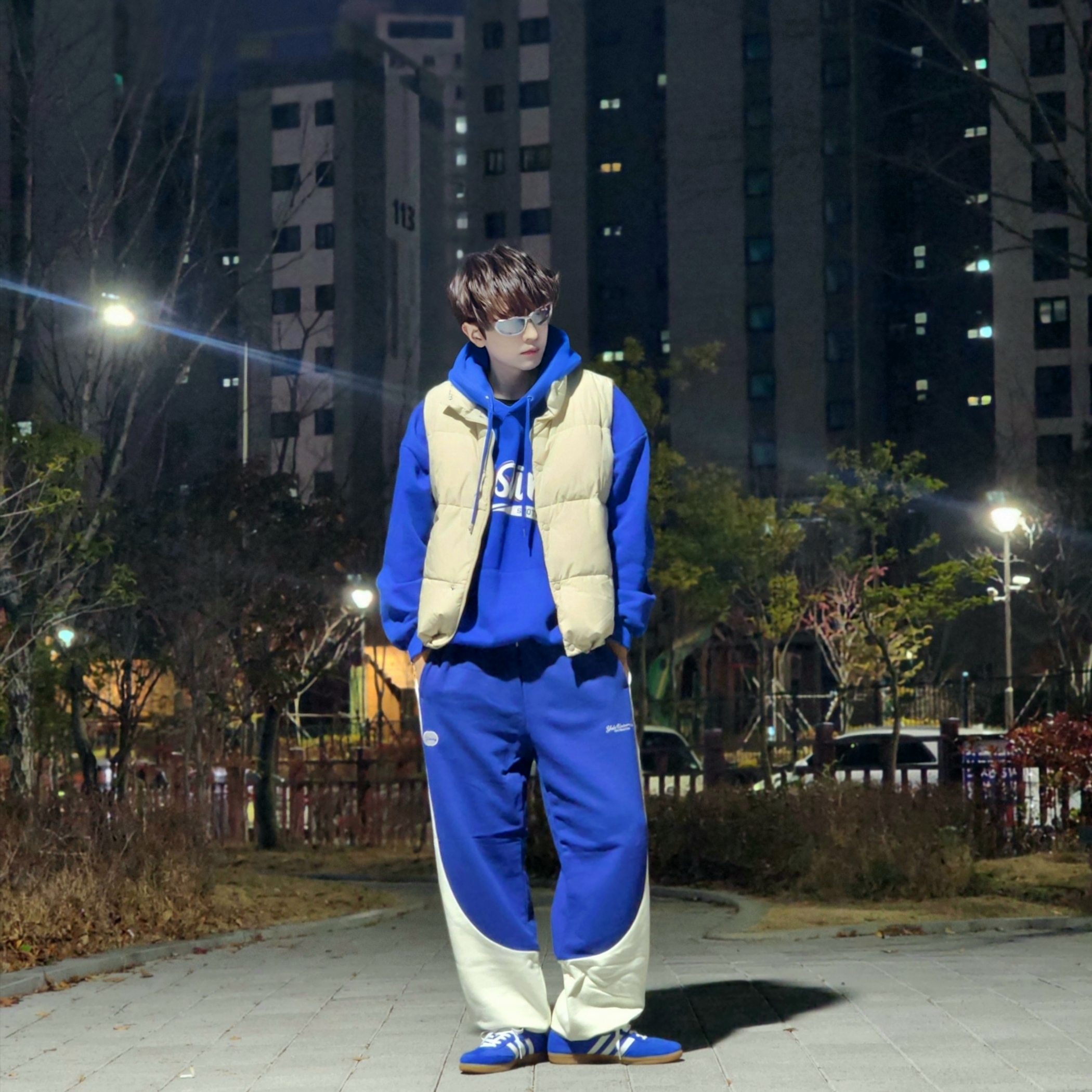 Adidas Samba OG Royal Blue 착용 스타일 - 4
