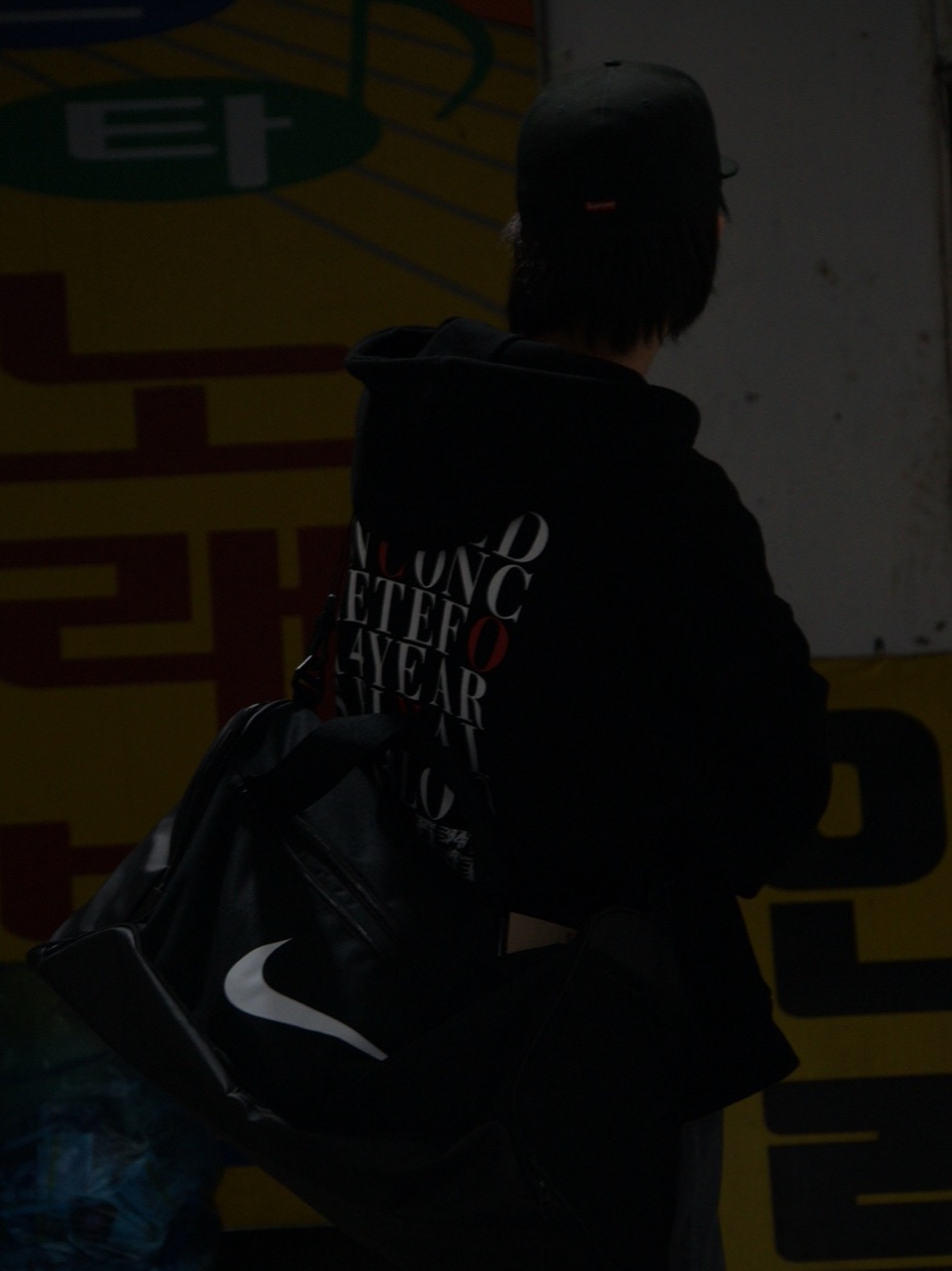Nike Brasilia 9.5 Training Duffle Bag Medium 60L Black, Nike Air Force 1 Mid '07 White 착용 스타일 - 2