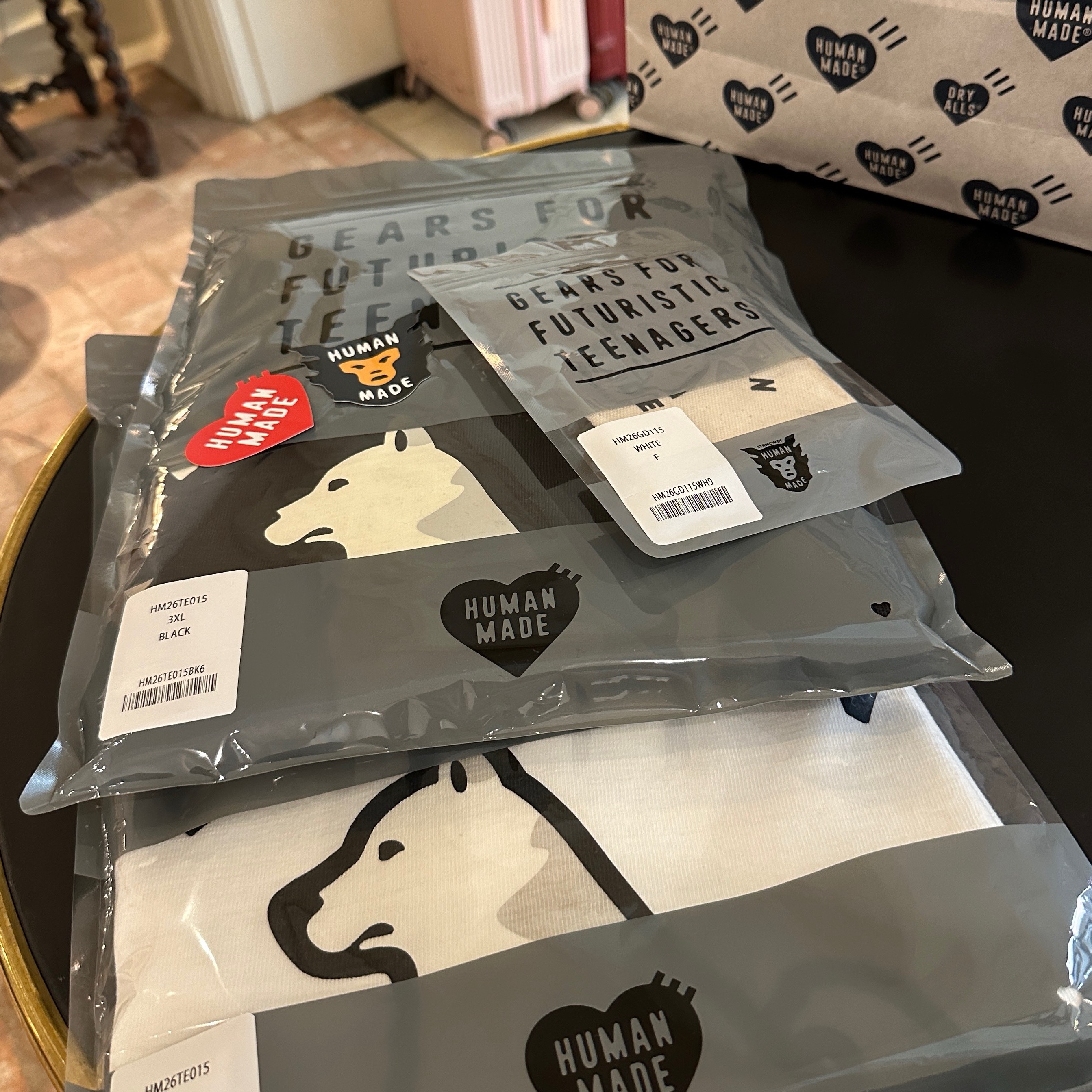 Human Made Worksout 20th Anniversary Jindo Dog Card Case White, Human Made Worksout 20th Anniversary Jindo Dog Graphic T-Shirt Black 착용 스타일