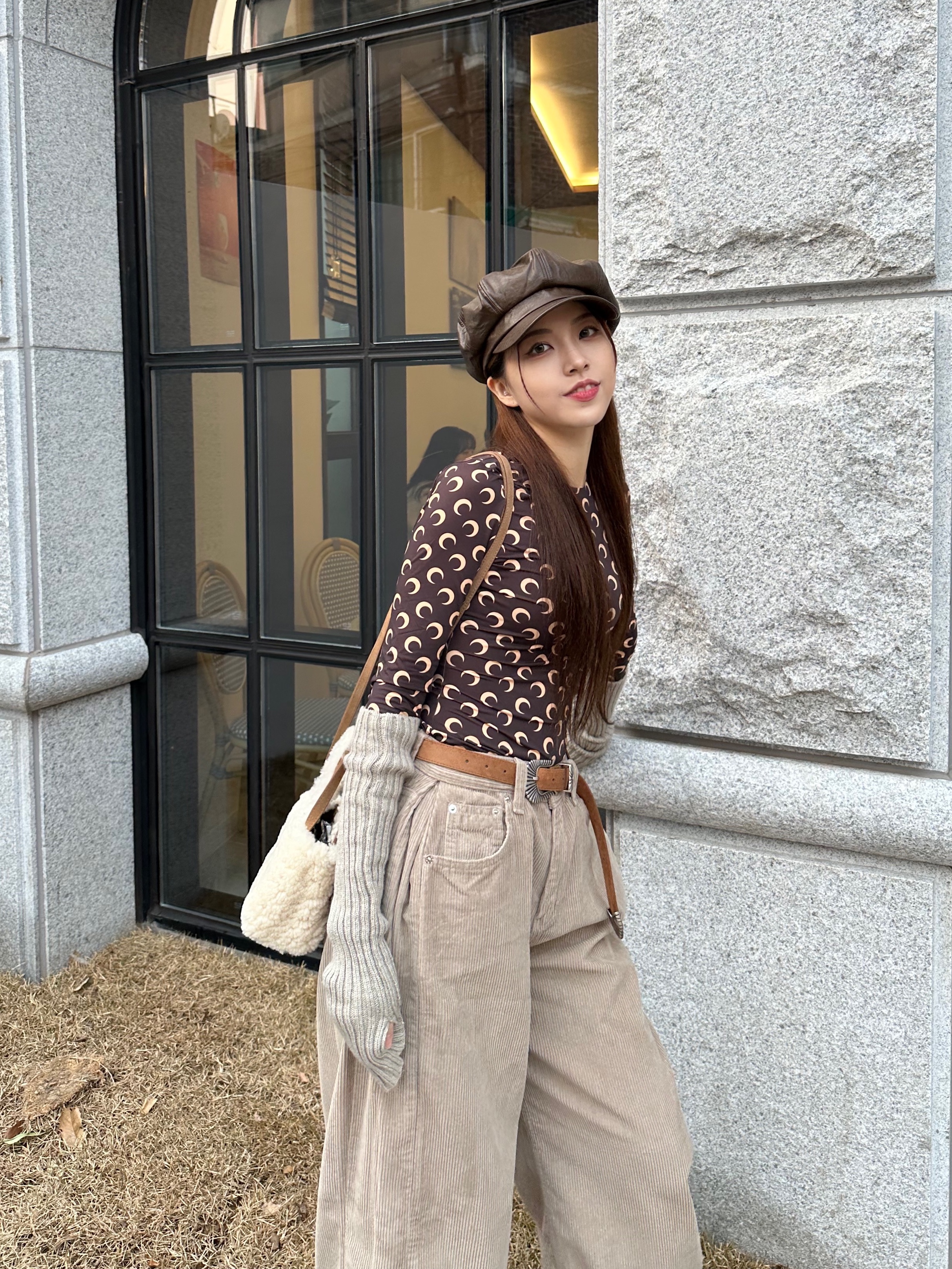 Telfar x UGG Reverse Small Shopping Bag Natural, (W) UGG Classic Mini II Boots Chestnut 착용 스타일 - 6