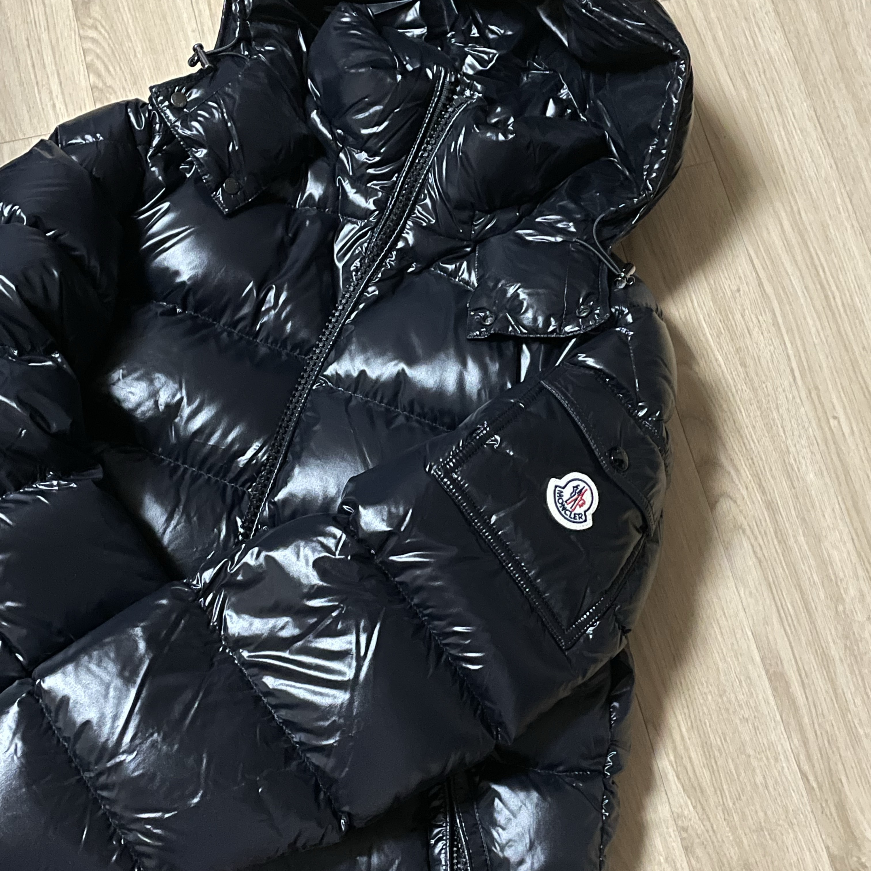 Moncler Maya Short Down Jacket Black - 23FW 착용 스타일