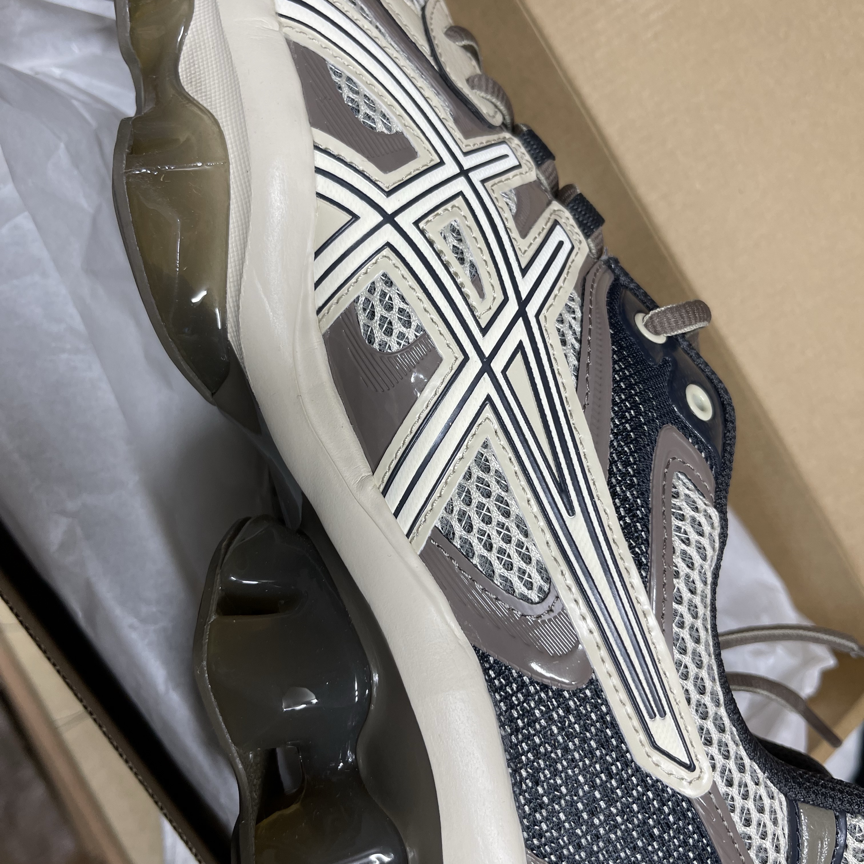 Asics Gel-Quantum Kinetic Birch Dark Taupe 착용 스타일