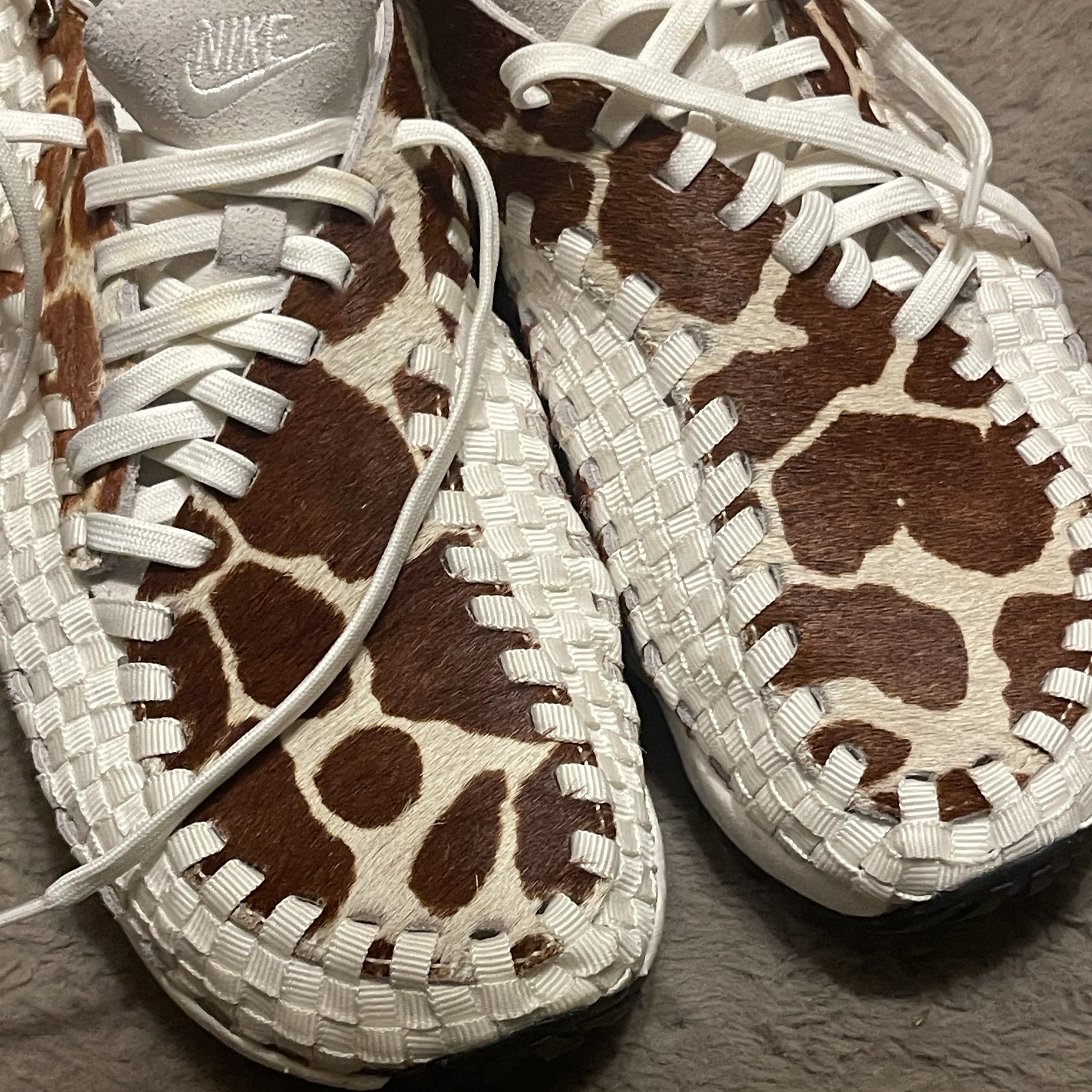 (W) Nike Air Footscape Woven Natural and Brown 착용 스타일