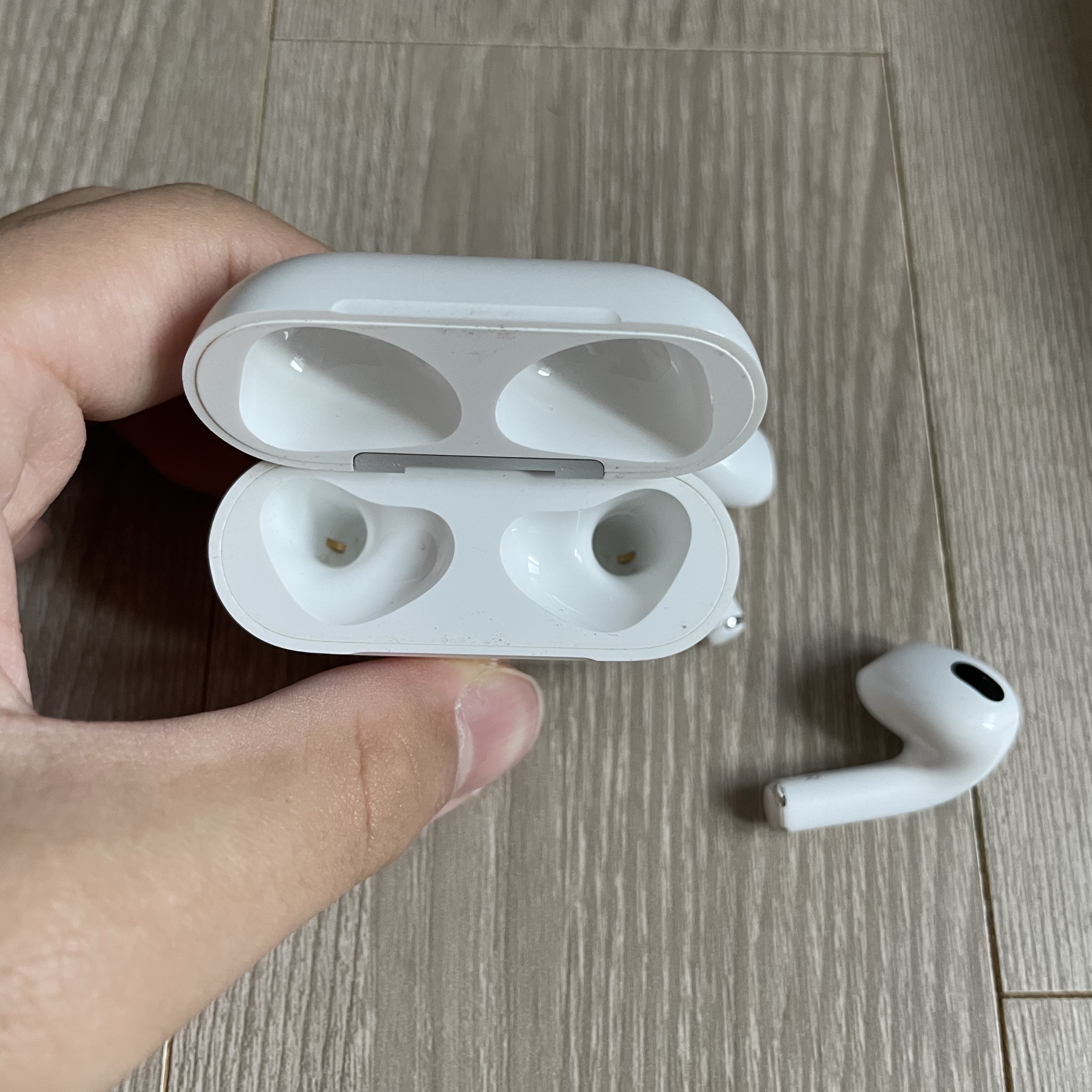 Apple Airpods 3rd Gen with MagSafe Charging Case (Korean Ver.) 착용 스타일 - 4