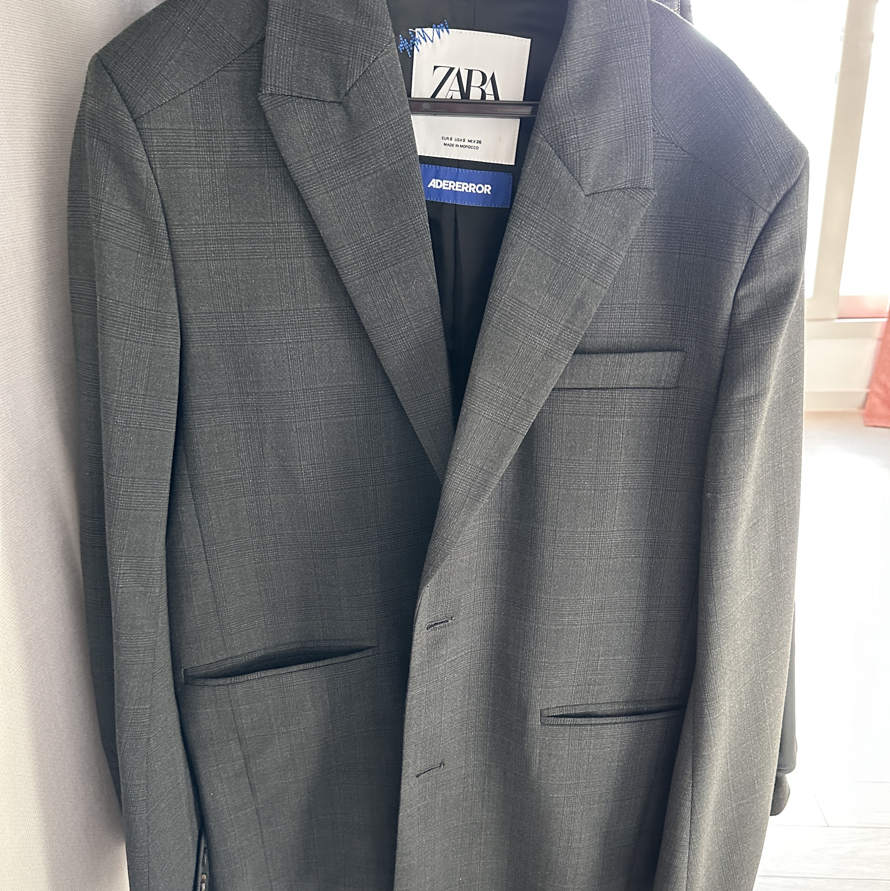 Zara x Ader Error Striped Oversize Blazer Grey 착용 스타일