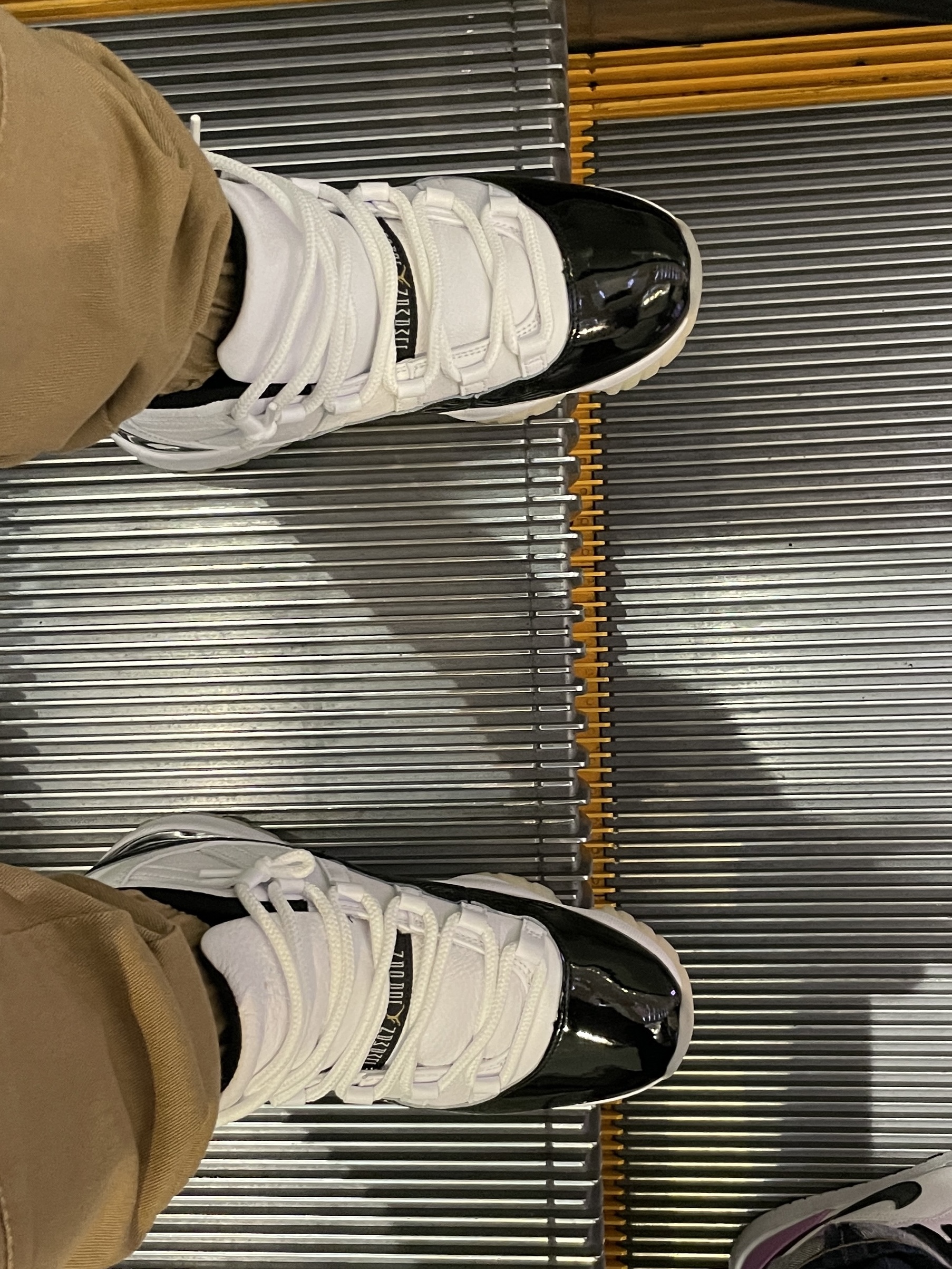 Jordan 11 Retro Gratitude 착용 스타일 - 2