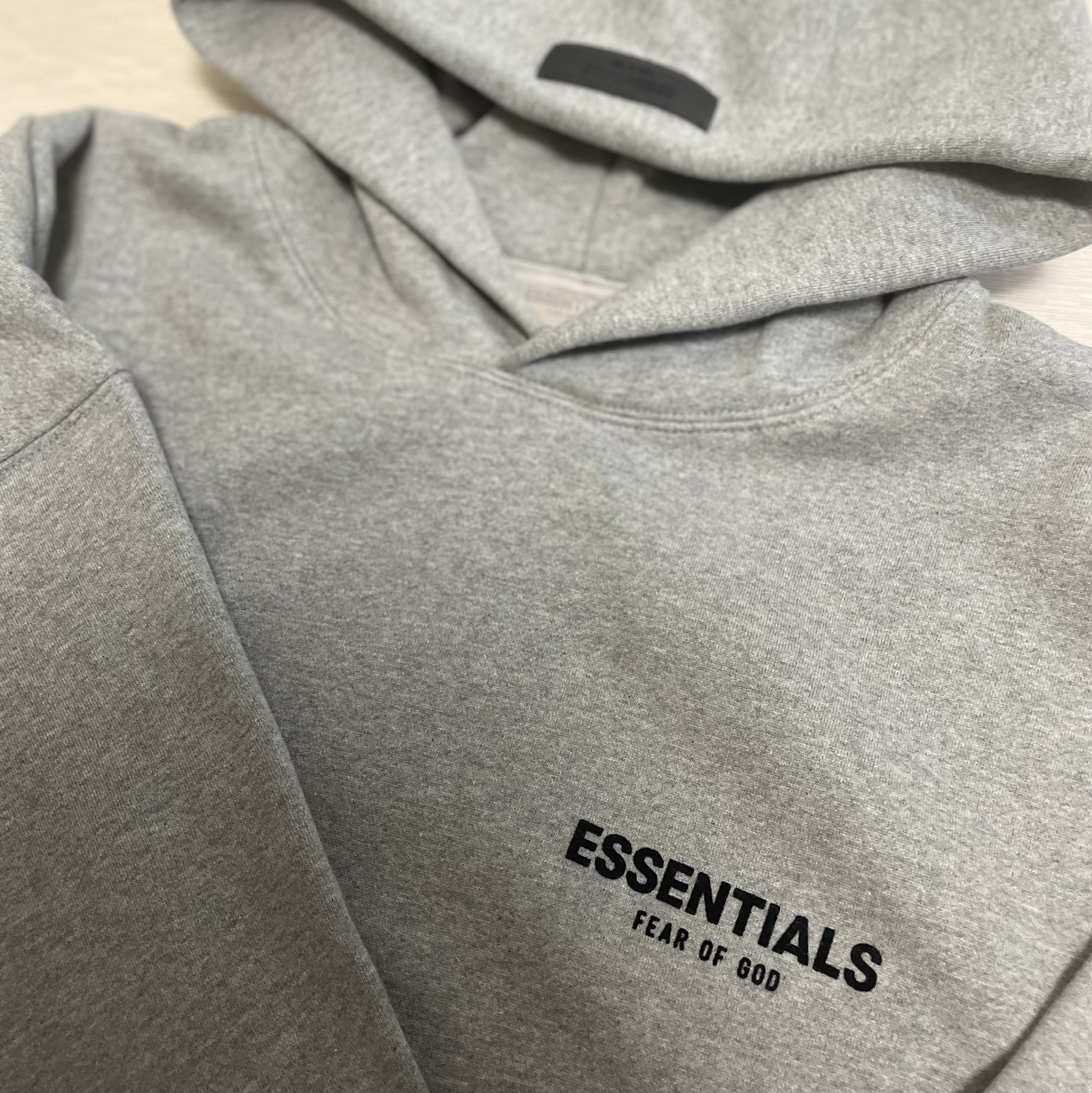 Essentials The Core Collection Hoodie Dark Oatmeal 착용 스타일