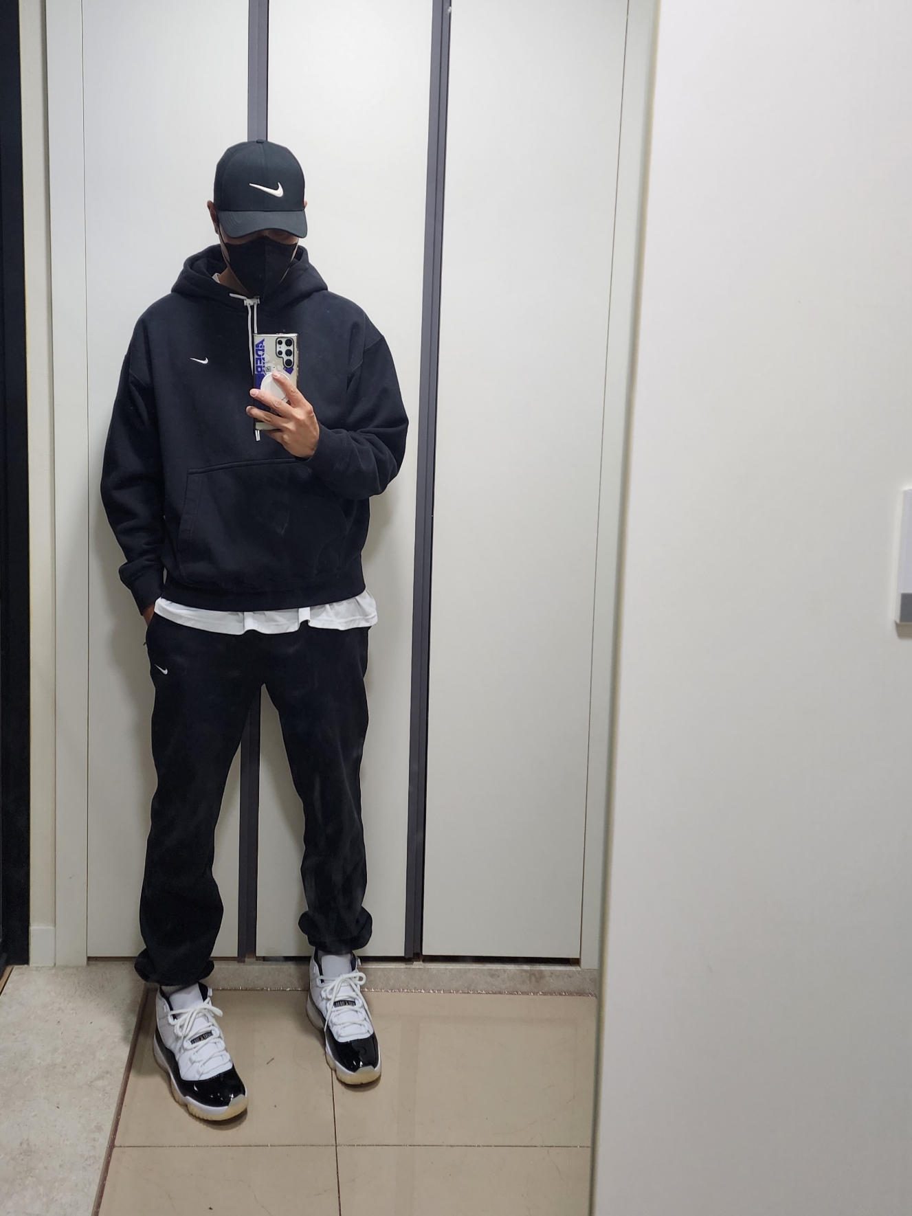 Jordan 11 Retro Gratitude, Nike NRG Solo Swoosh Fleece Hoodie Black White - US/EU 착용 스타일 - 2