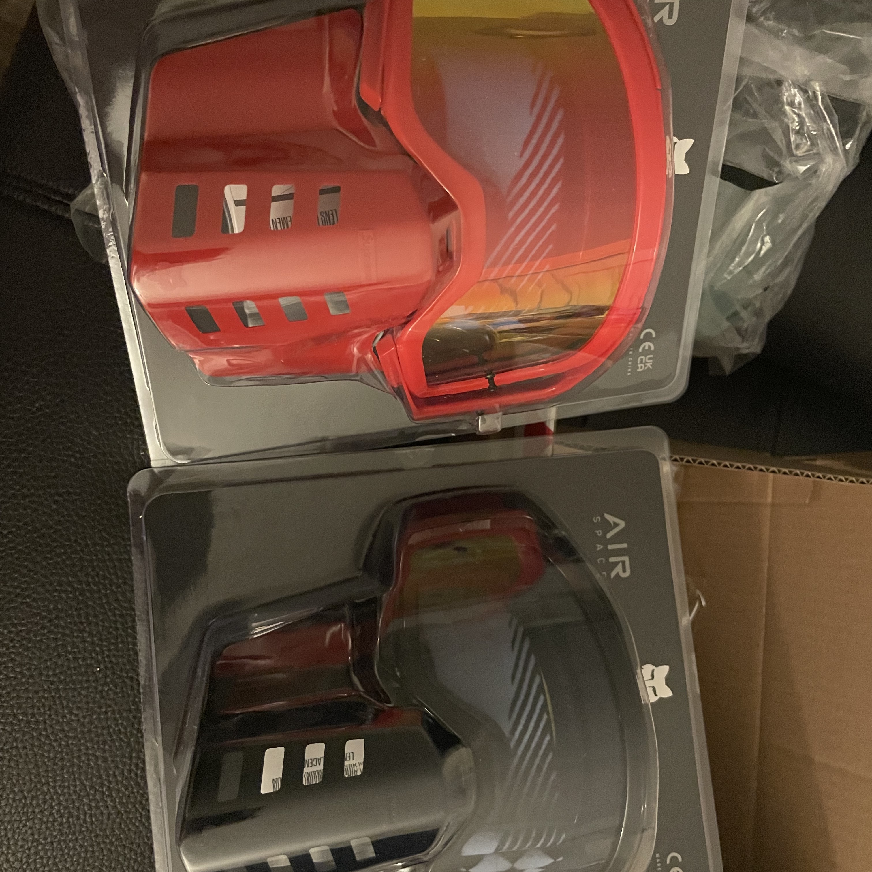 Supreme x Fox Racing Goggles Black - 23FW, Supreme x Fox Racing Goggles Red - 23FW 착용 스타일
