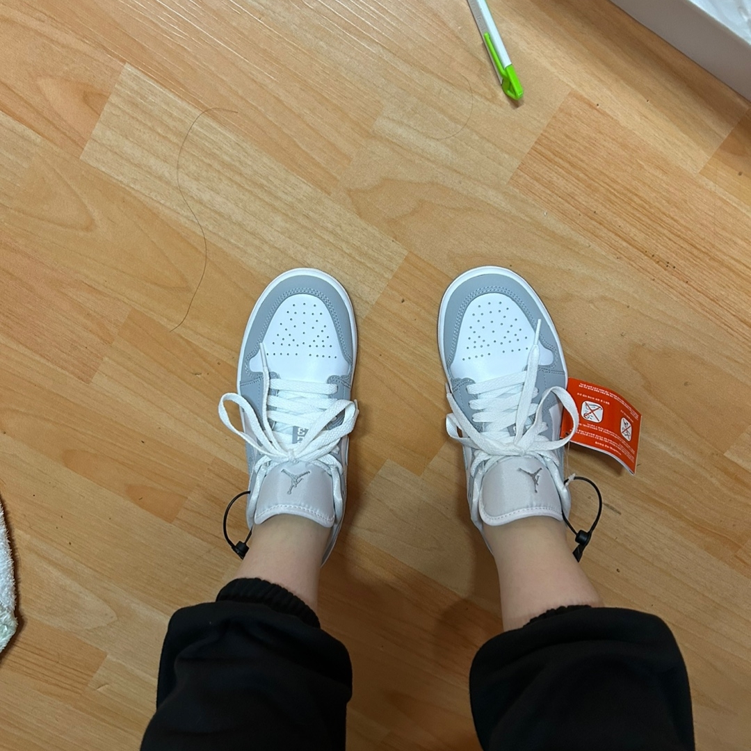 (W) Jordan 1 Low White Wolf Grey 착용 스타일