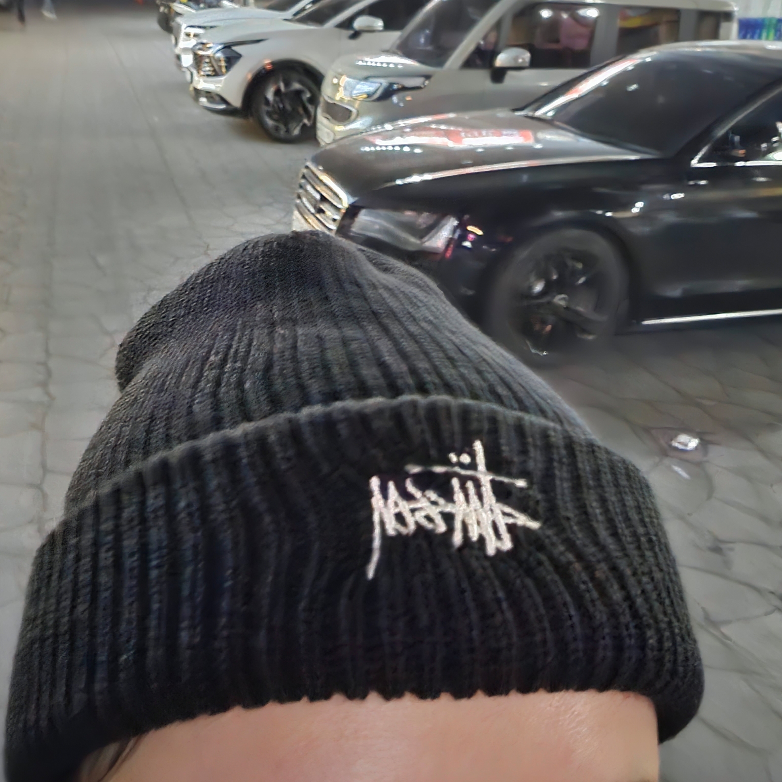 Stussy Basic Cuff Beanie Black 착용 스타일