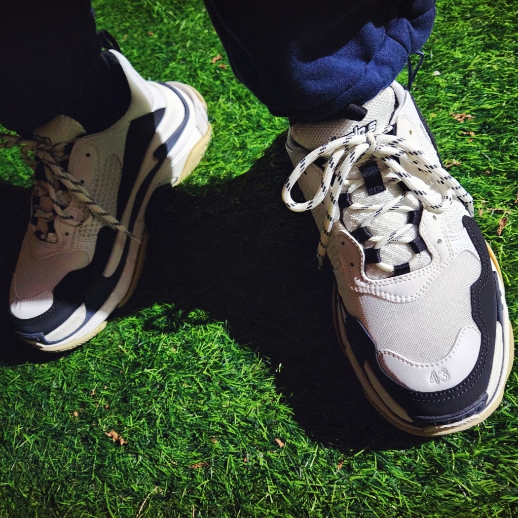 Balenciaga Triple S Trainer White Black 착용 스타일 - 4
